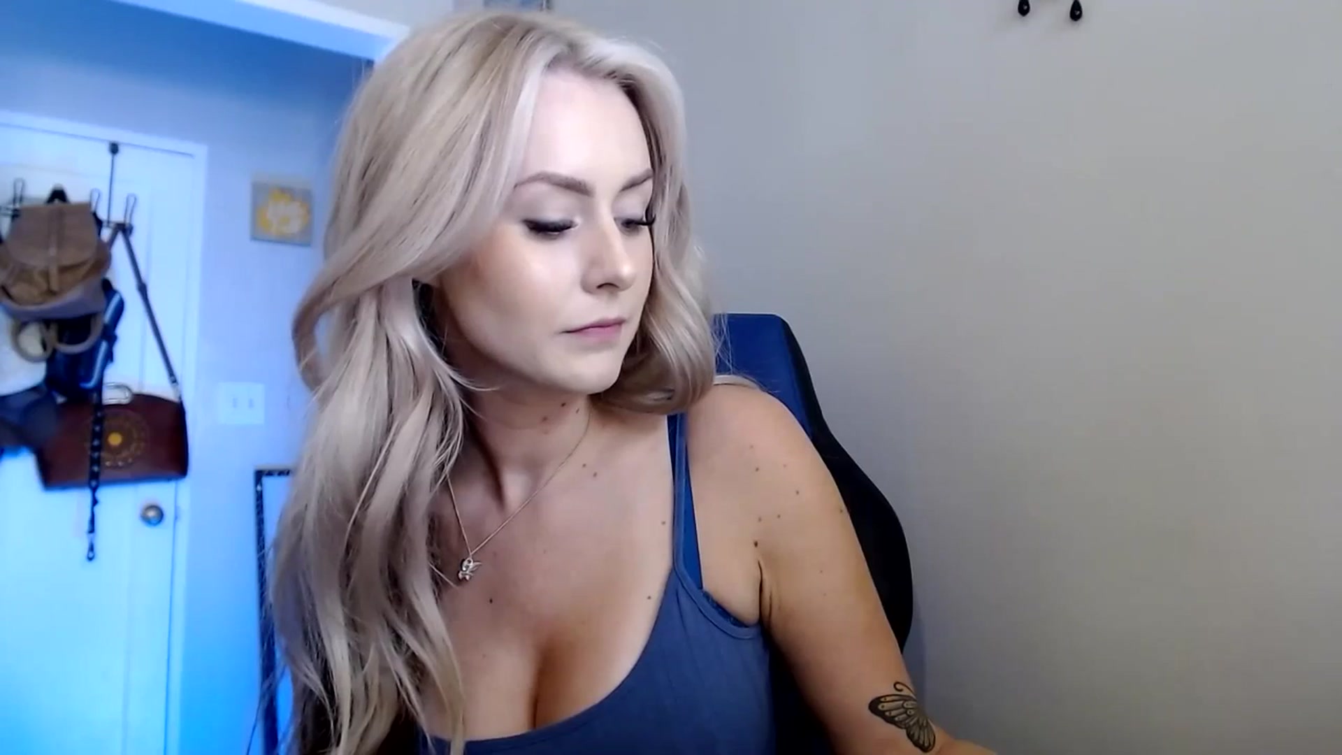 Gallery image thumbnail from babyaustyn's myfreecams stream on, 10/03/2023, 19:22 image 16 of 20