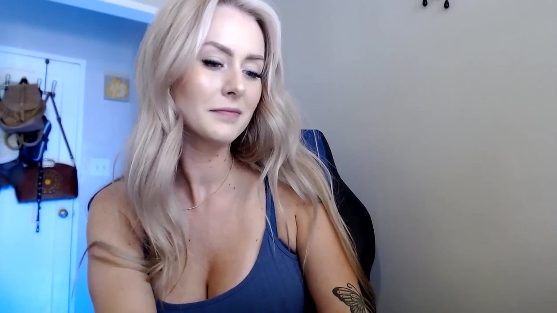 Gallery image thumbnail from babyaustyn's myfreecams stream on, 10/03/2023, 19:22 image 17 of 20