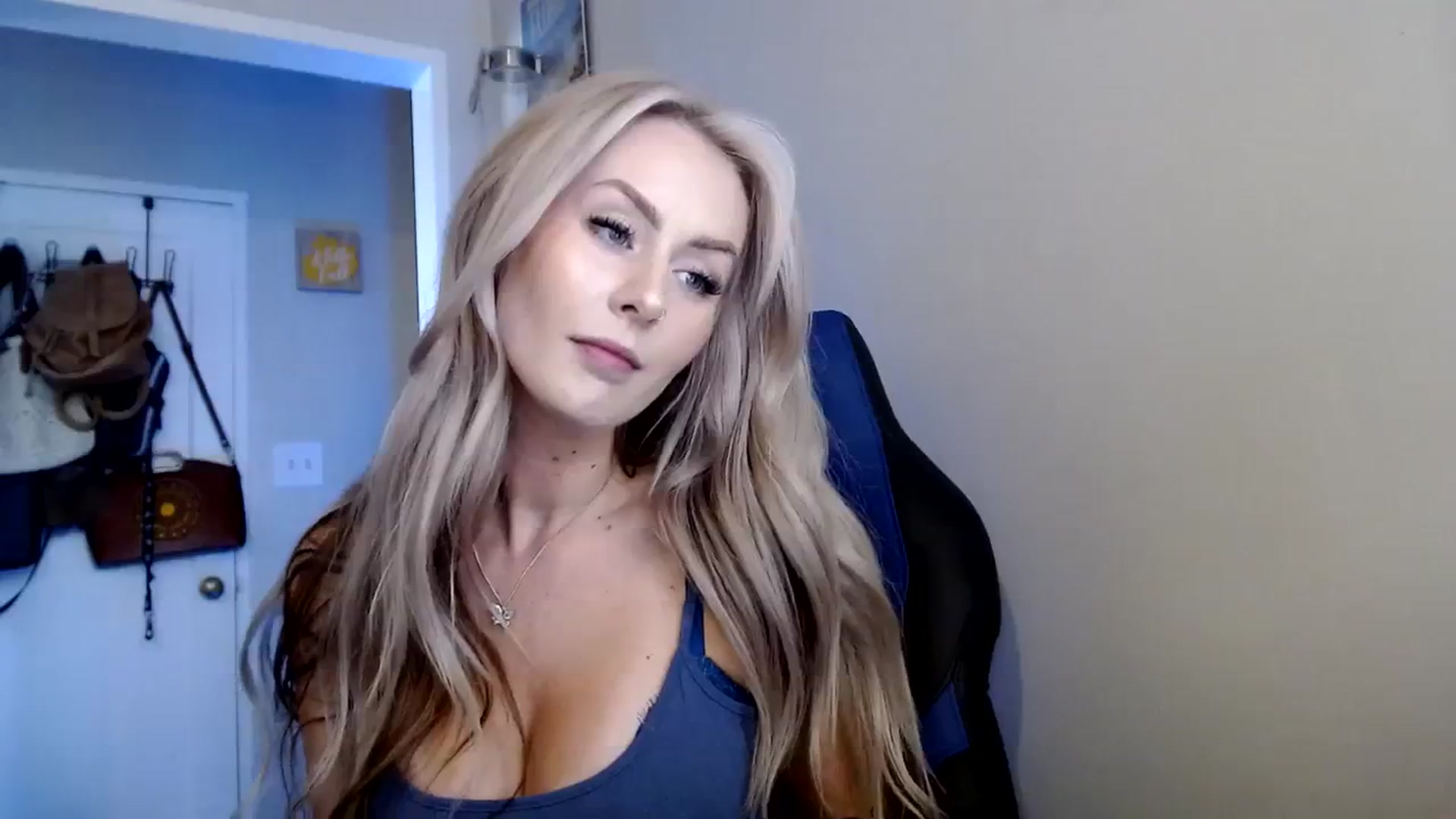 Gallery image thumbnail from babyaustyn's myfreecams stream on, 10/03/2023, 20:50 image 10 of 20