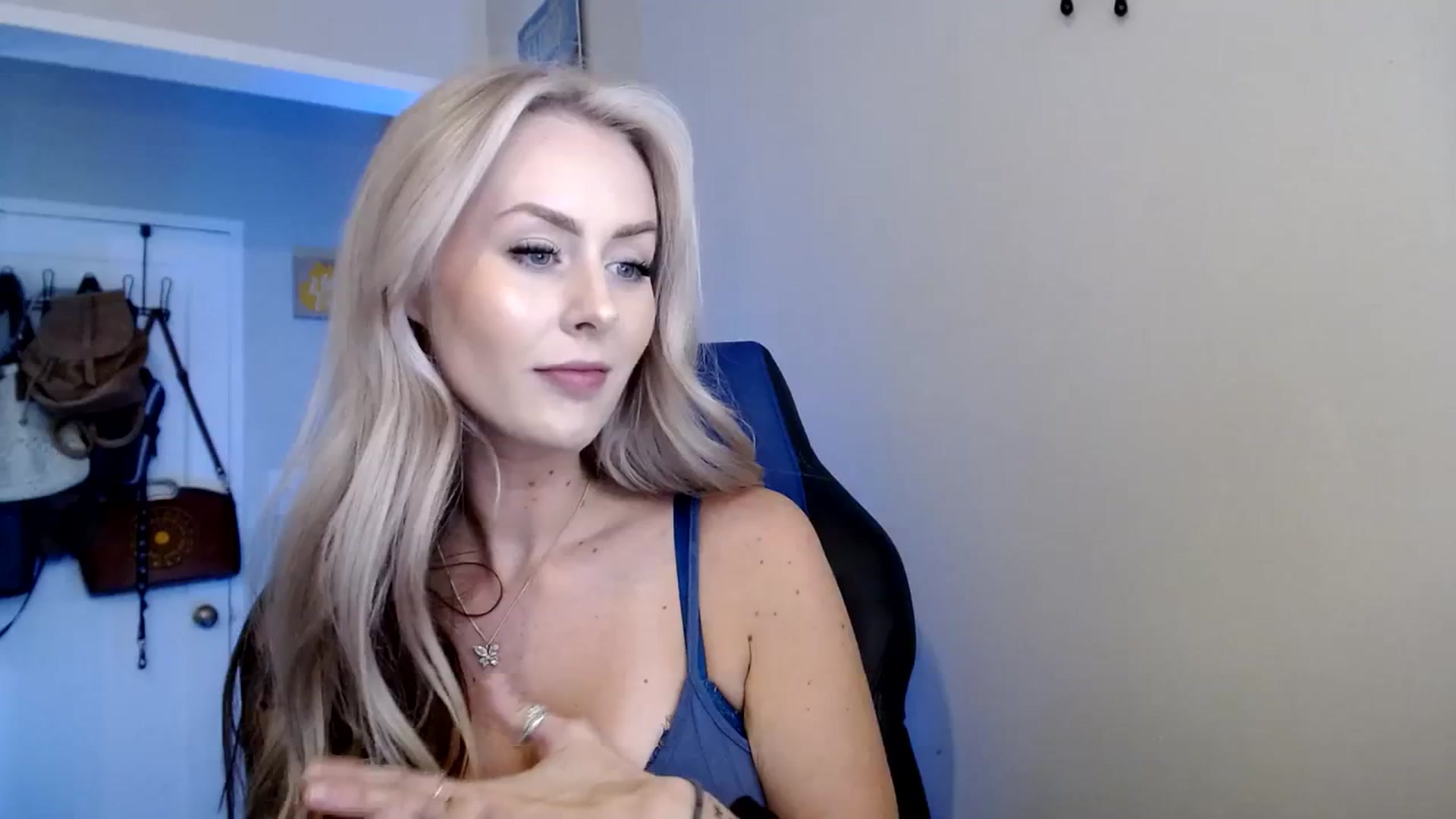 Gallery image thumbnail from babyaustyn's myfreecams stream on, 10/03/2023, 20:50 image 6 of 20