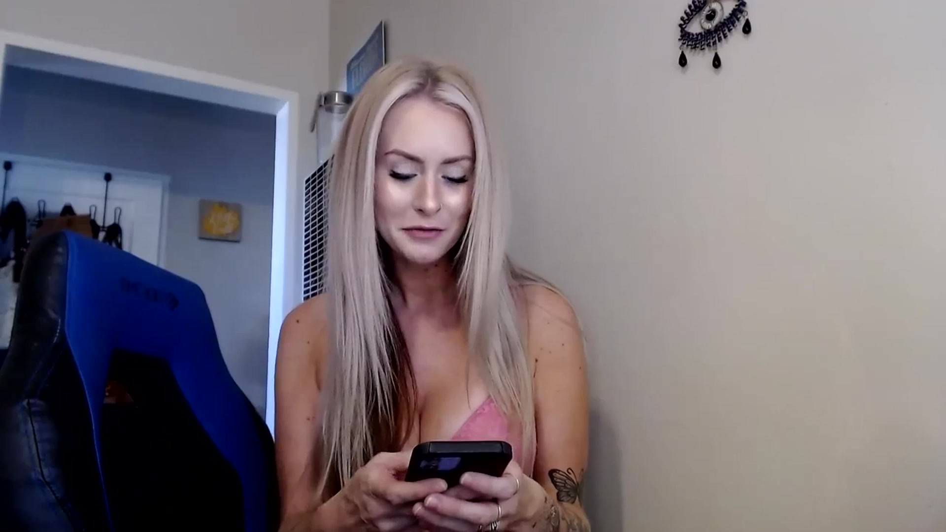 Gallery image thumbnail from babyaustyn's myfreecams stream on, 10/12/2023, 22:57 image 4 of 20