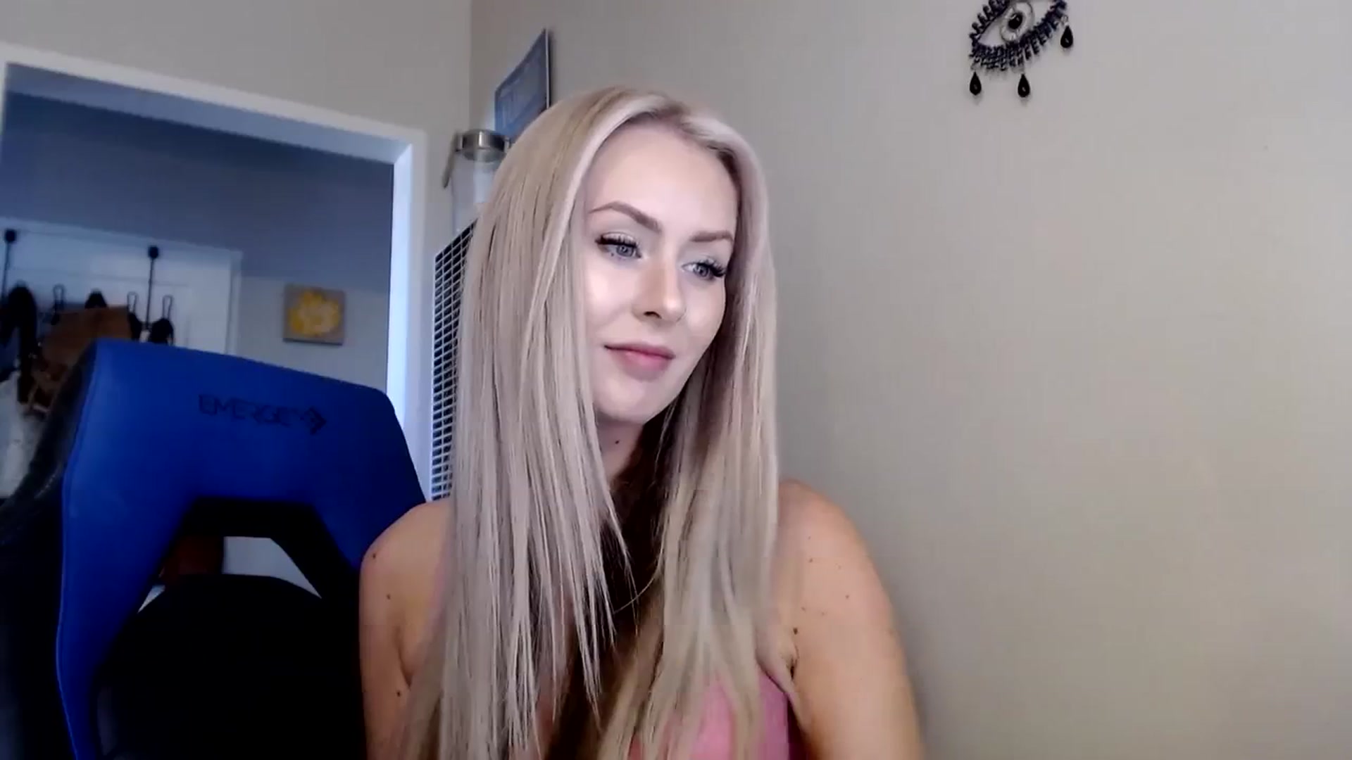Gallery image thumbnail from babyaustyn's myfreecams stream on, 10/12/2023, 22:57 image 6 of 20