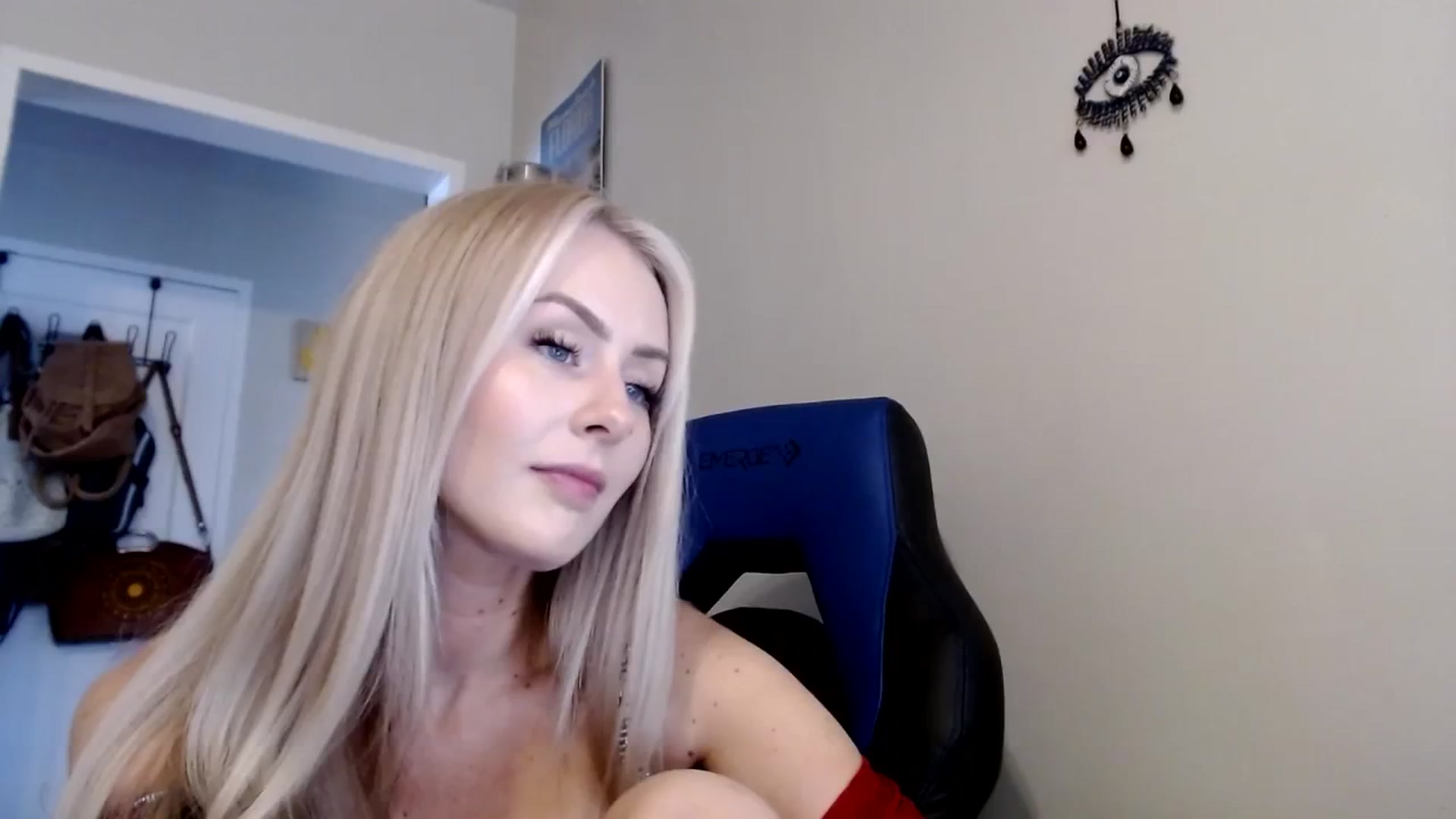 Gallery image thumbnail from babyaustyn's myfreecams stream on, 10/18/2023, 21:52 image 10 of 20