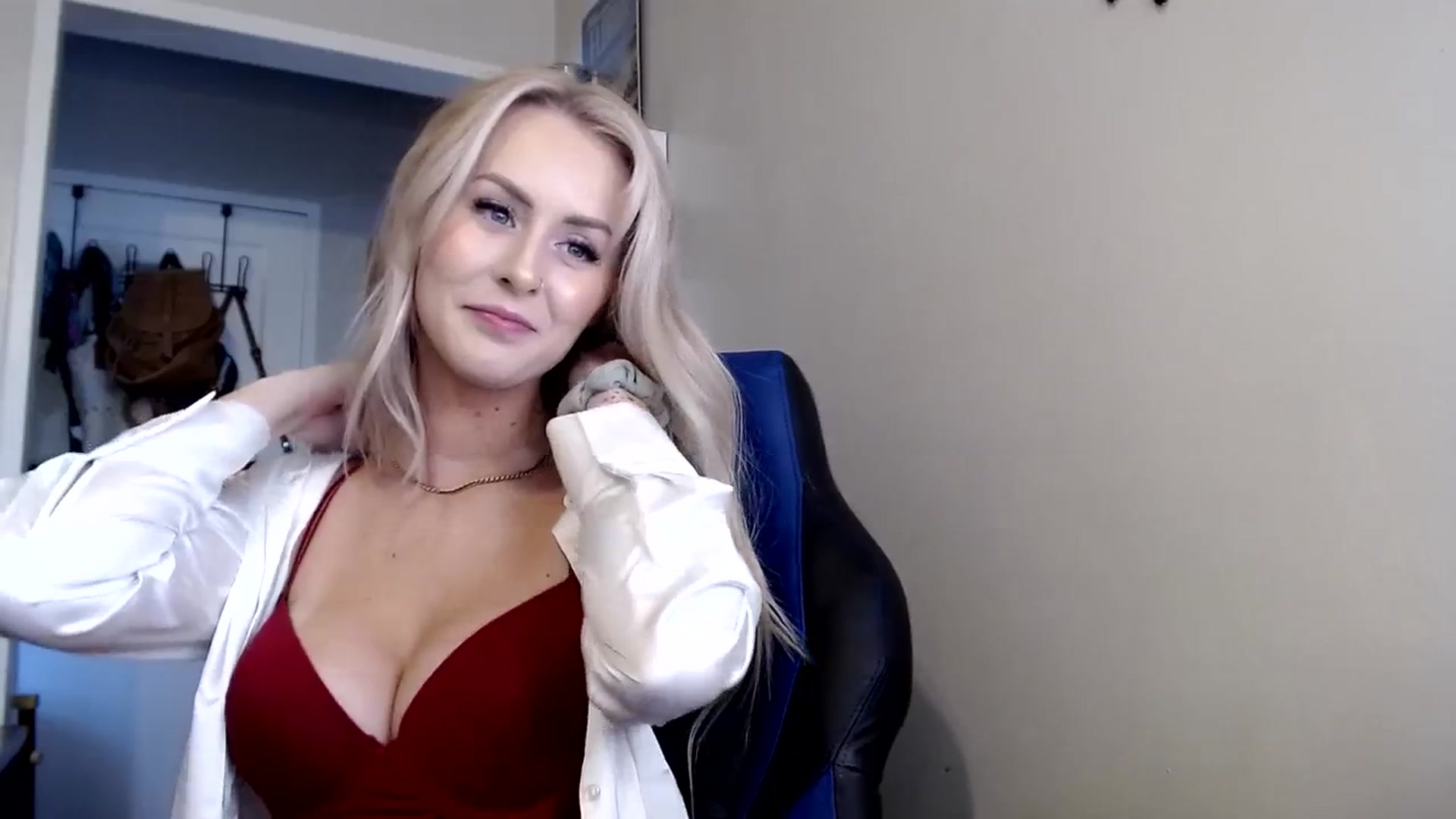 Gallery image thumbnail from babyaustyn's myfreecams stream on, 10/19/2023, 22:13 image 6 of 20