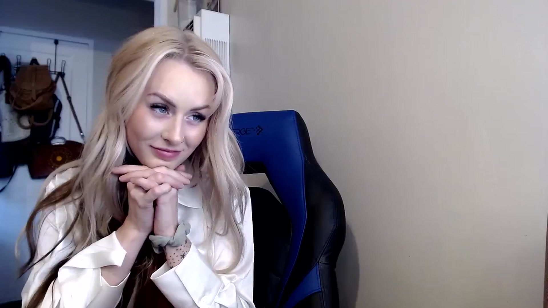 Gallery image thumbnail from babyaustyn's myfreecams stream on, 10/19/2023, 22:13 image 5 of 20