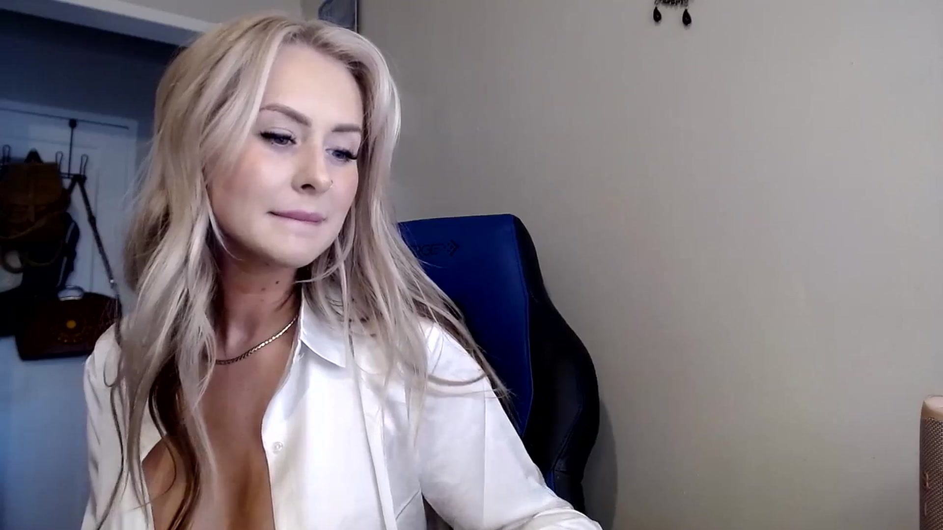 Gallery image thumbnail from babyaustyn's myfreecams stream on, 10/19/2023, 22:13 image 11 of 20