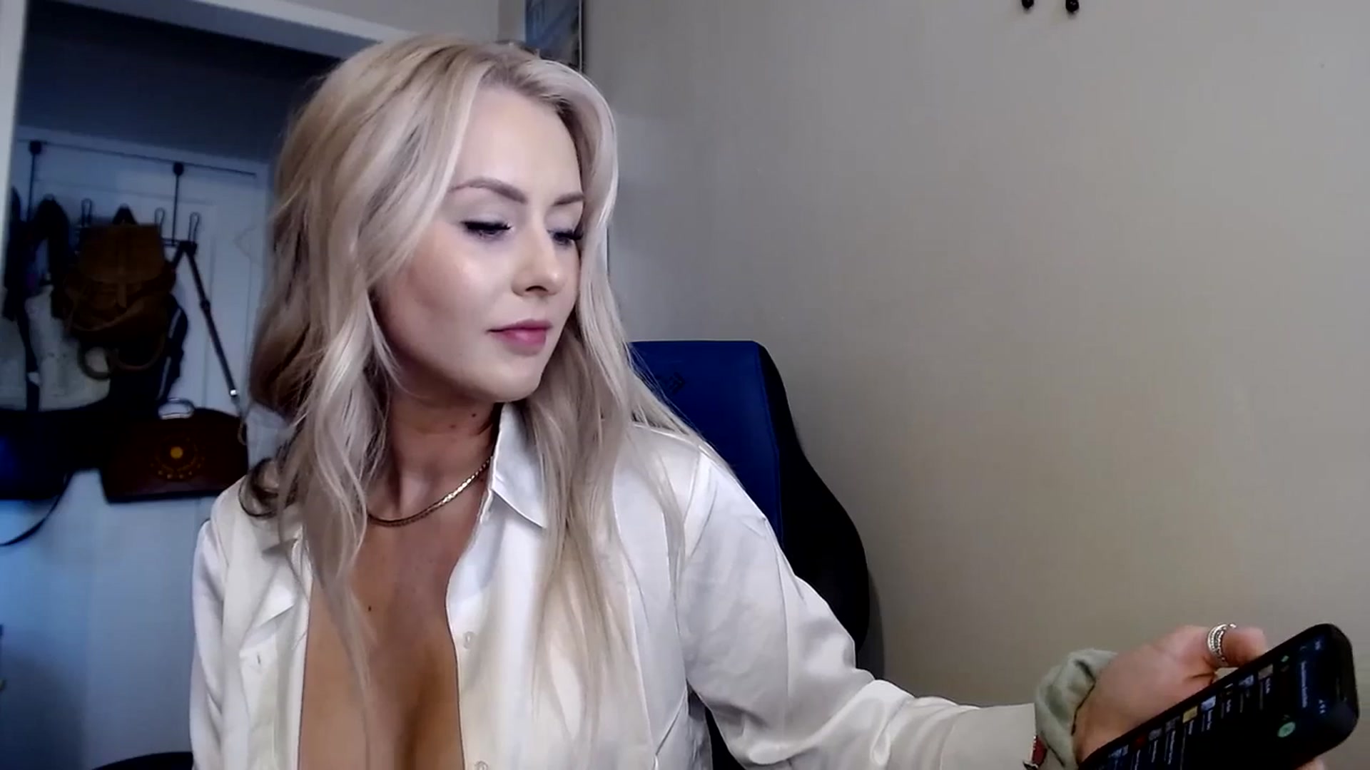 Gallery image thumbnail from babyaustyn's myfreecams stream on, 10/19/2023, 22:13 image 17 of 20