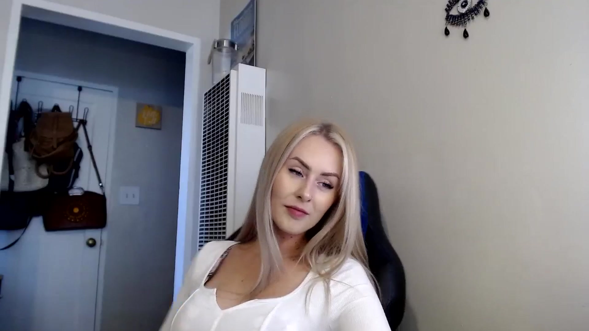 Gallery image thumbnail from babyaustyn's myfreecams stream on, 10/21/2023, 21:41 image 12 of 20
