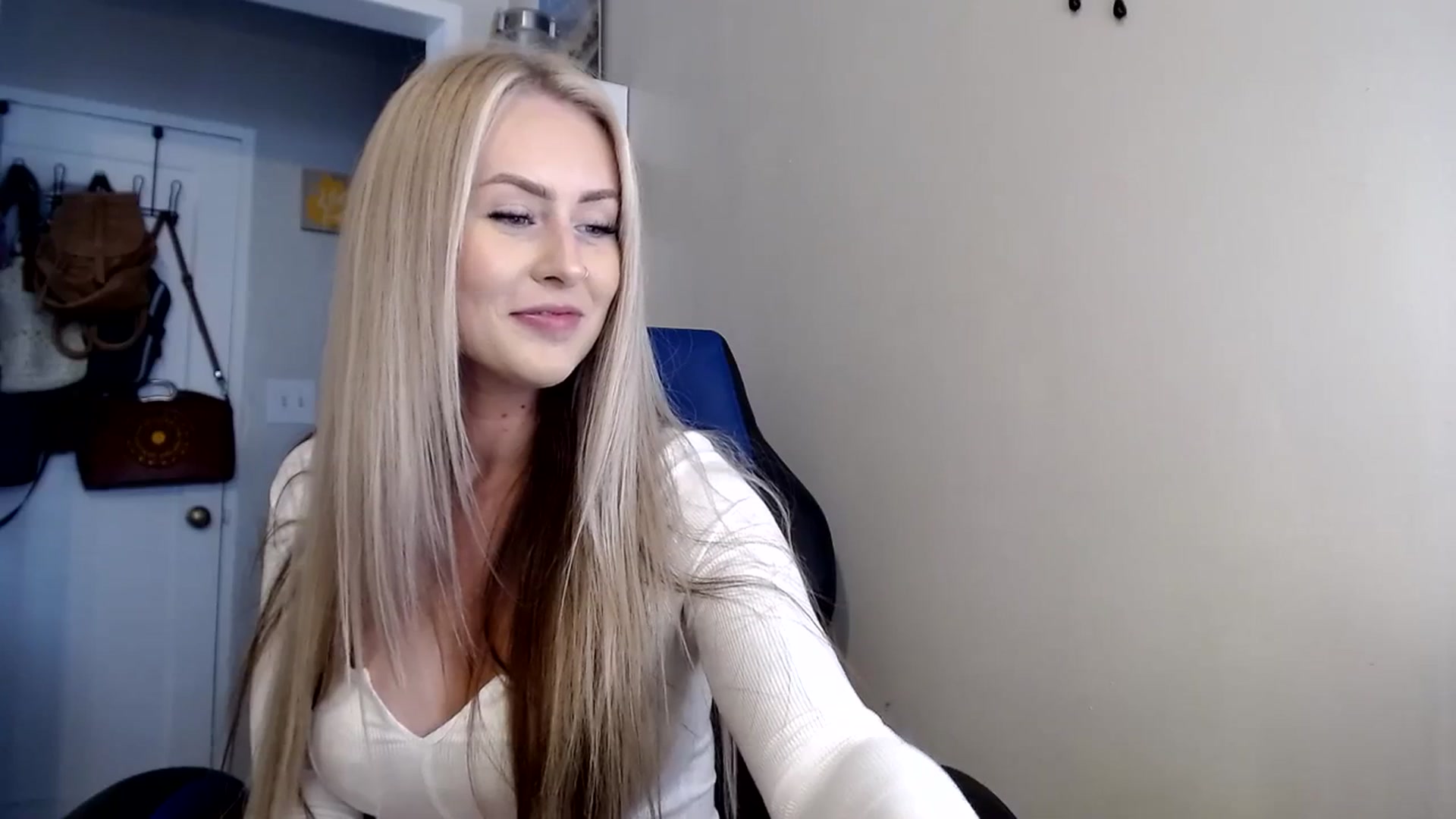 Gallery image thumbnail from babyaustyn's myfreecams stream on, 10/21/2023, 21:41 image 3 of 20
