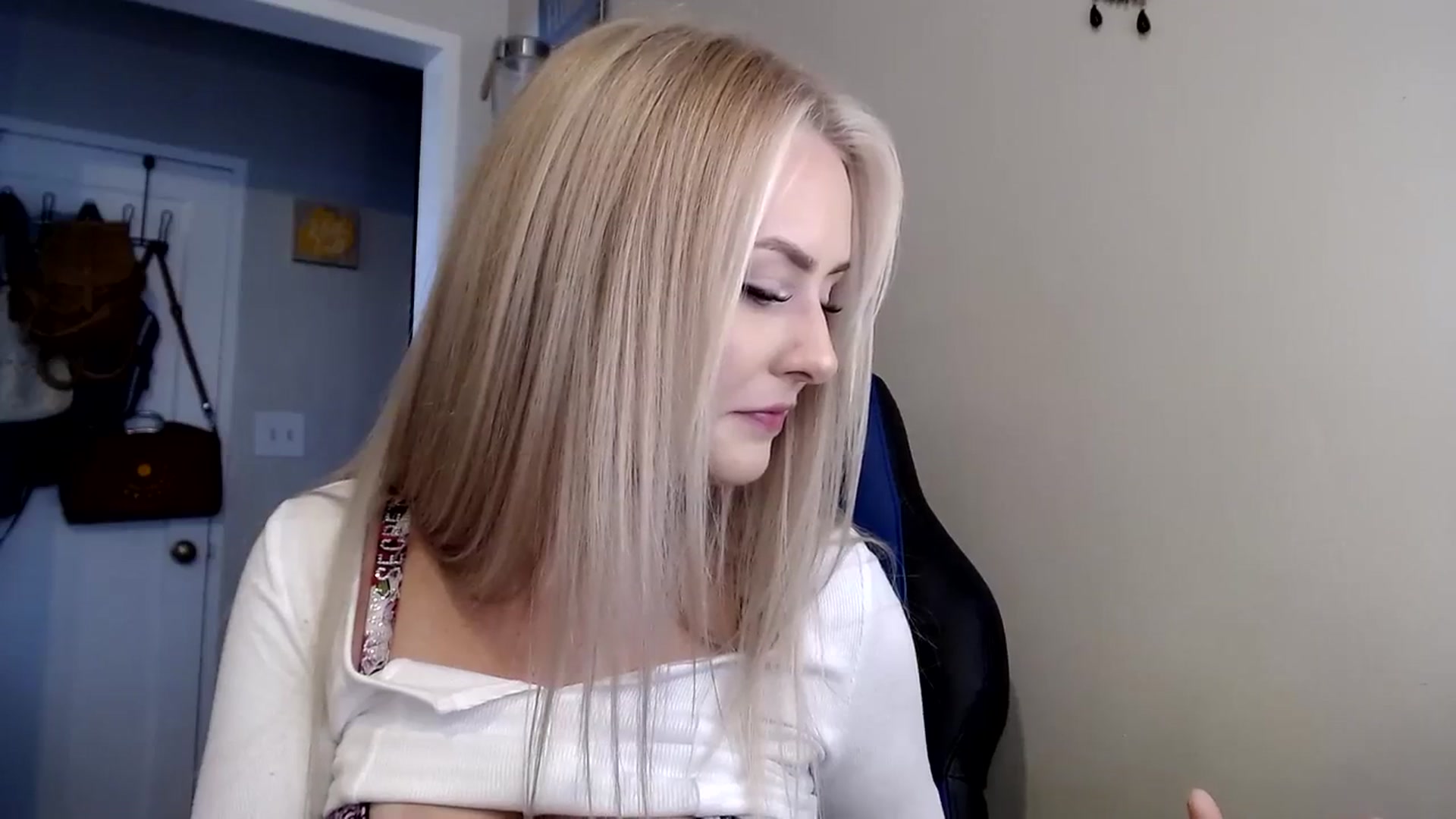 Gallery image thumbnail from babyaustyn's myfreecams stream on, 10/21/2023, 22:13 image 11 of 20