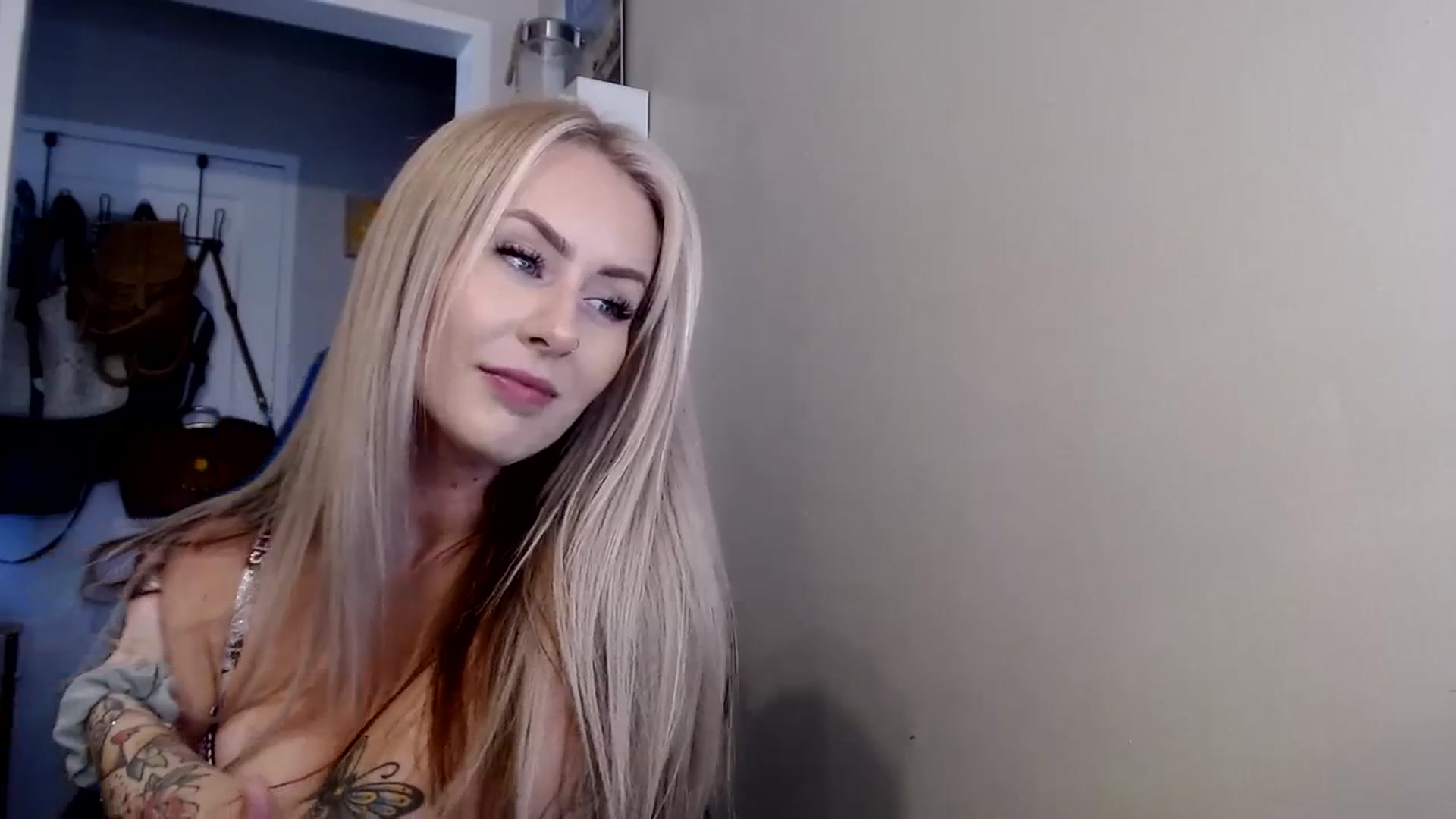 Gallery image thumbnail from babyaustyn's myfreecams stream on, 10/21/2023, 23:03 image 19 of 20