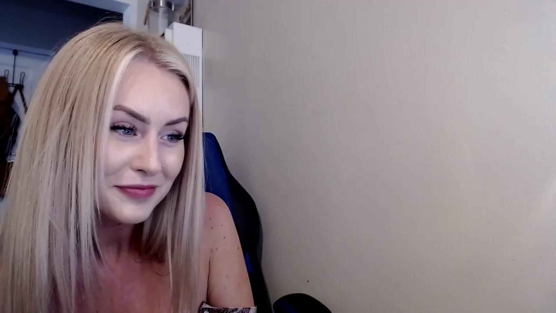 Gallery image thumbnail from babyaustyn's myfreecams stream on, 10/21/2023, 23:23 image 18 of 20