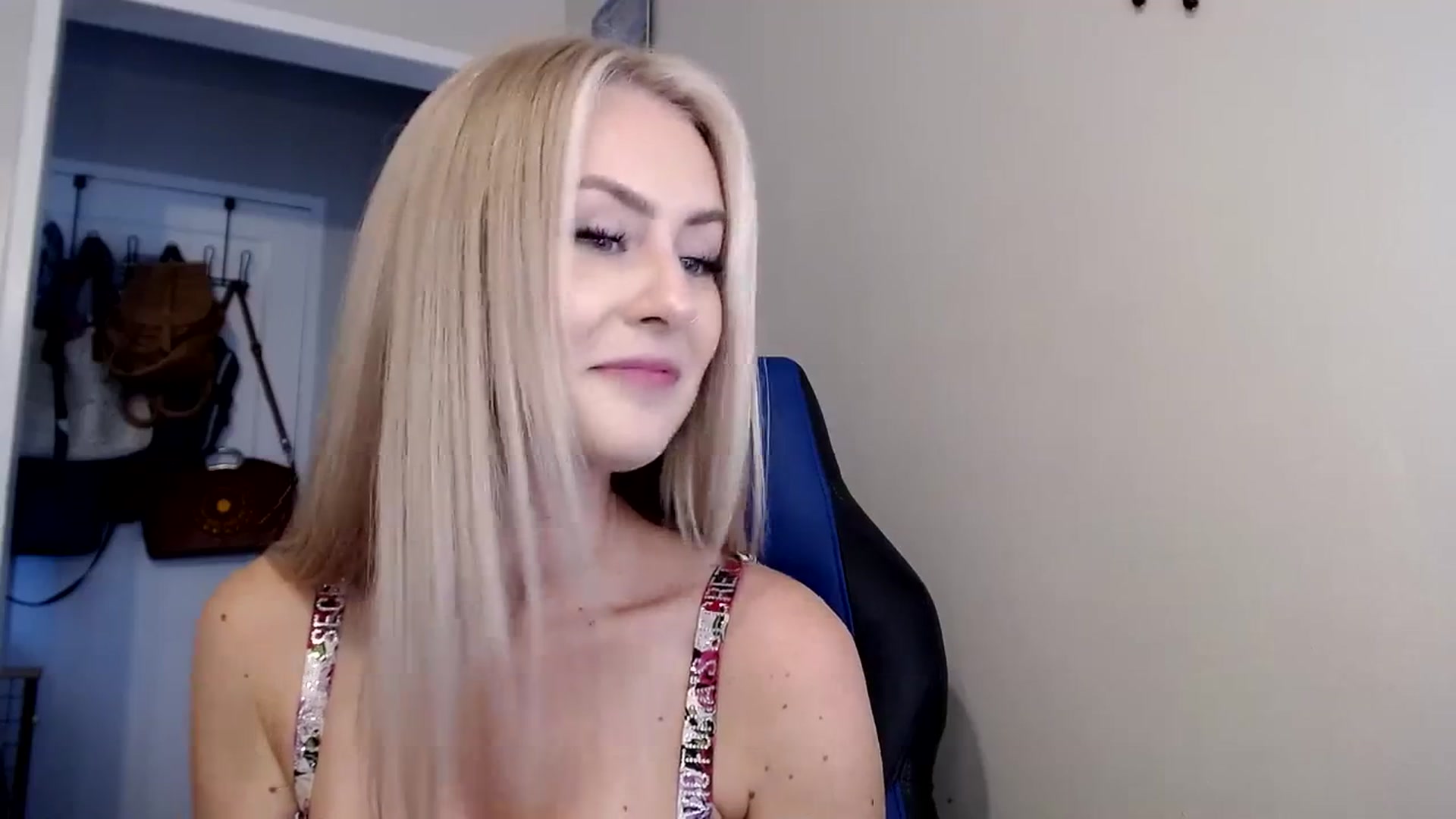 Gallery image thumbnail from babyaustyn's myfreecams stream on, 10/21/2023, 23:23 image 4 of 20