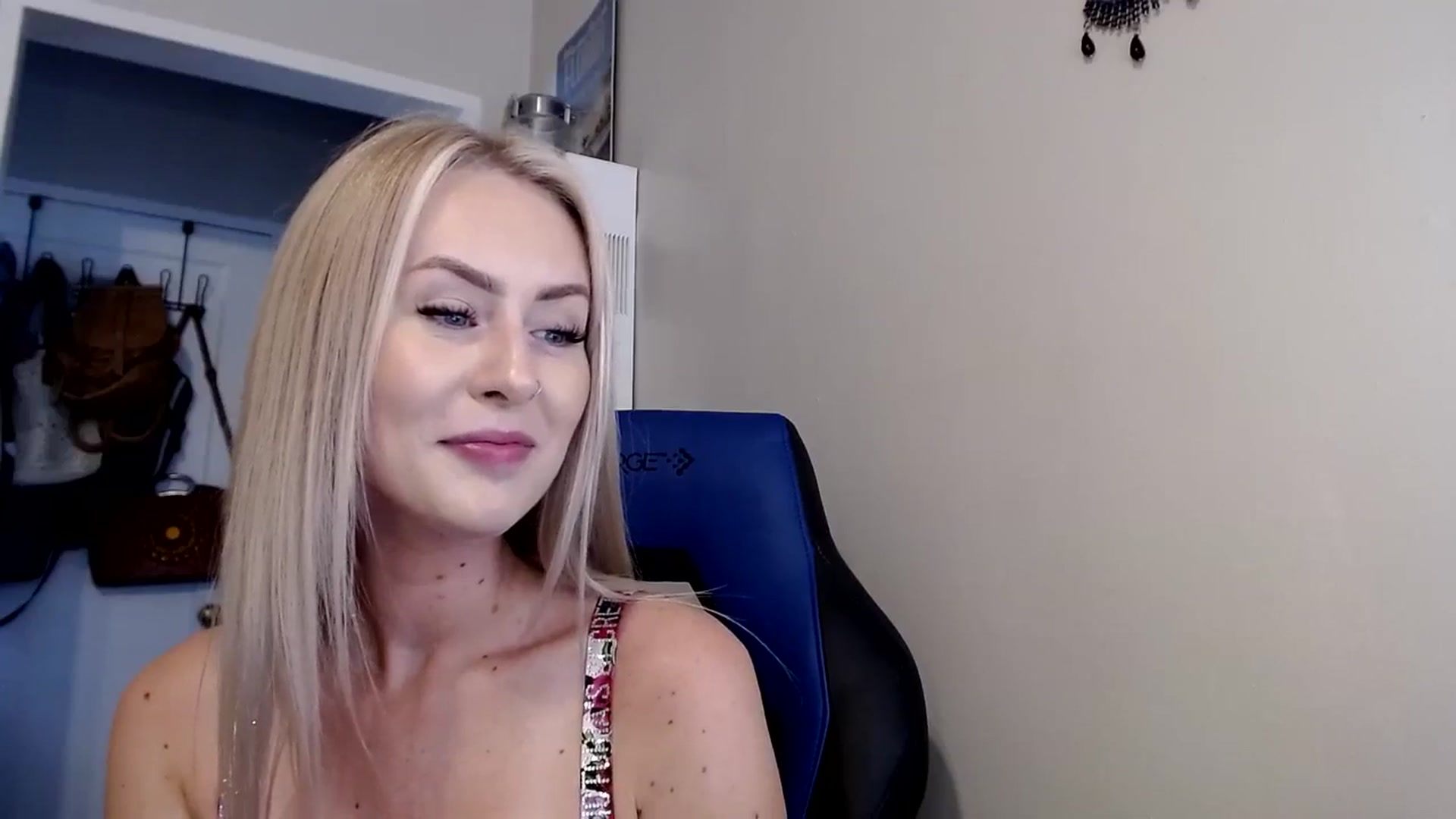 Gallery image thumbnail from babyaustyn's myfreecams stream on, 10/21/2023, 23:23 image 7 of 20