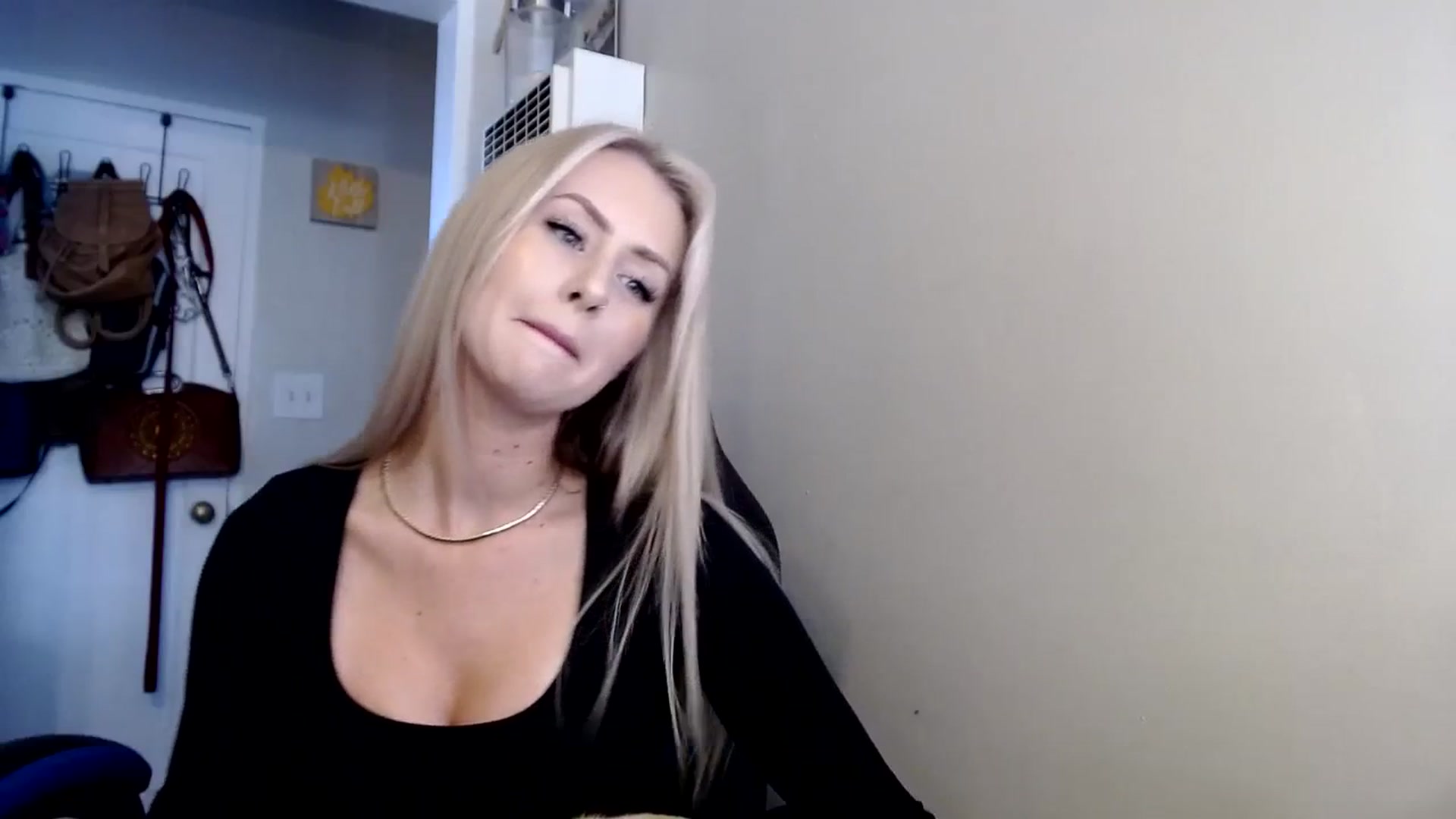 Gallery image thumbnail from babyaustyn's myfreecams stream on, 10/24/2023, 19:57 image 11 of 20