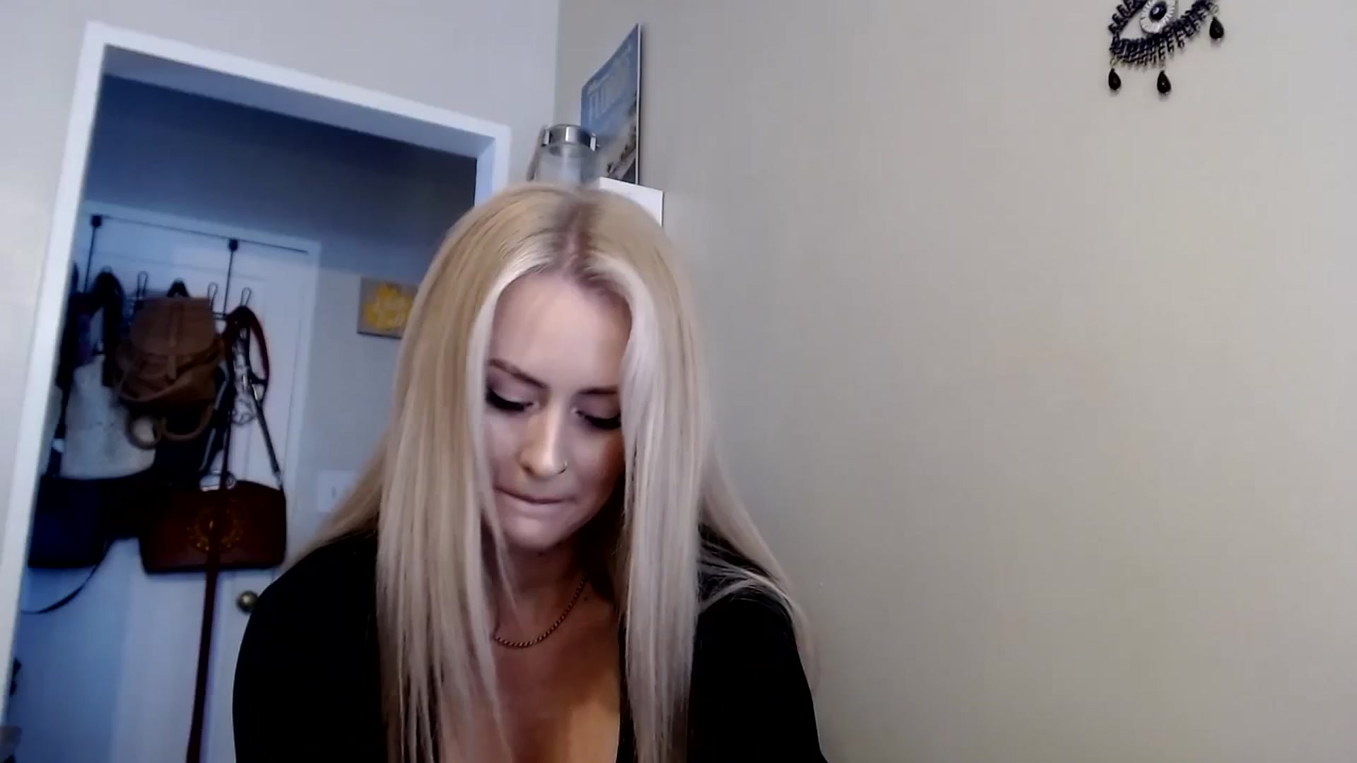 Gallery image thumbnail from babyaustyn's myfreecams stream on, 10/24/2023, 19:57 image 17 of 20