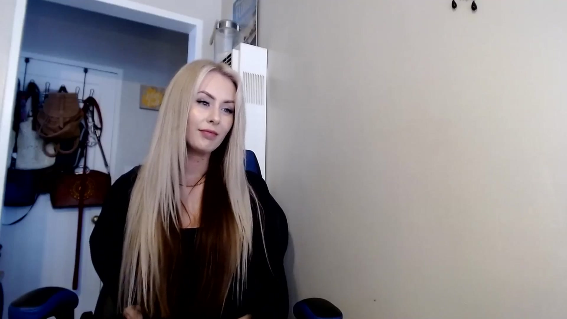 Gallery image thumbnail from babyaustyn's myfreecams stream on, 10/24/2023, 19:57 image 15 of 20