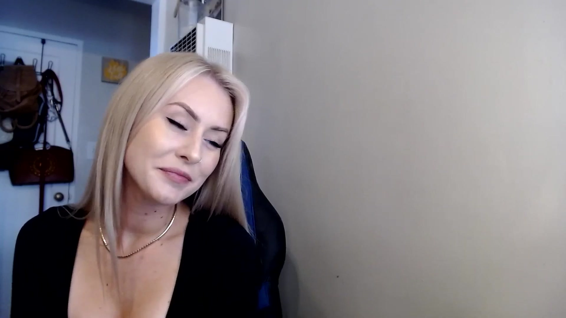 Gallery image thumbnail from babyaustyn's myfreecams stream on, 10/24/2023, 19:57 image 8 of 20