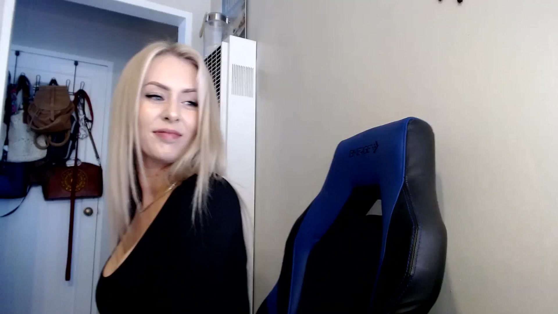 Gallery image thumbnail from babyaustyn's myfreecams stream on, 10/24/2023, 19:57 image 12 of 20
