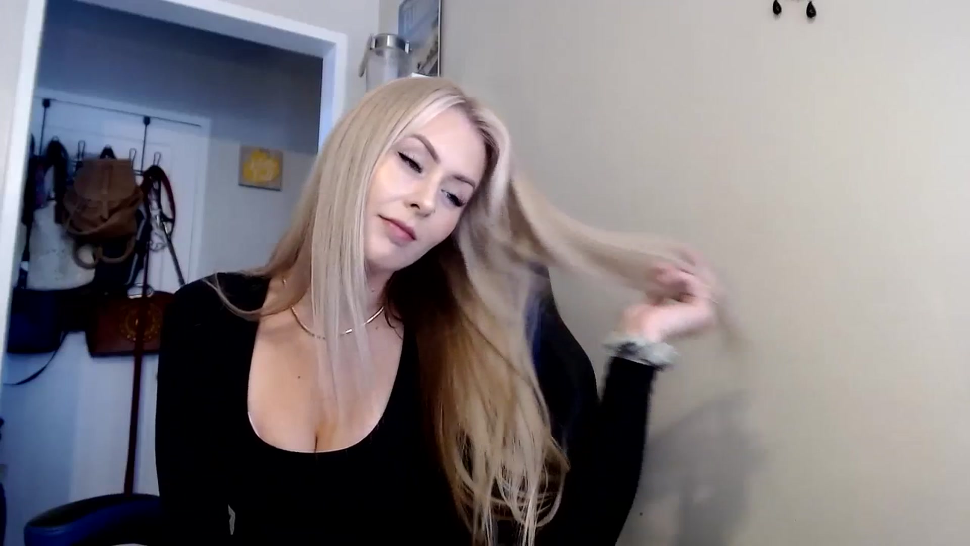 Gallery image thumbnail from babyaustyn's myfreecams stream on, 10/24/2023, 19:57 image 14 of 20