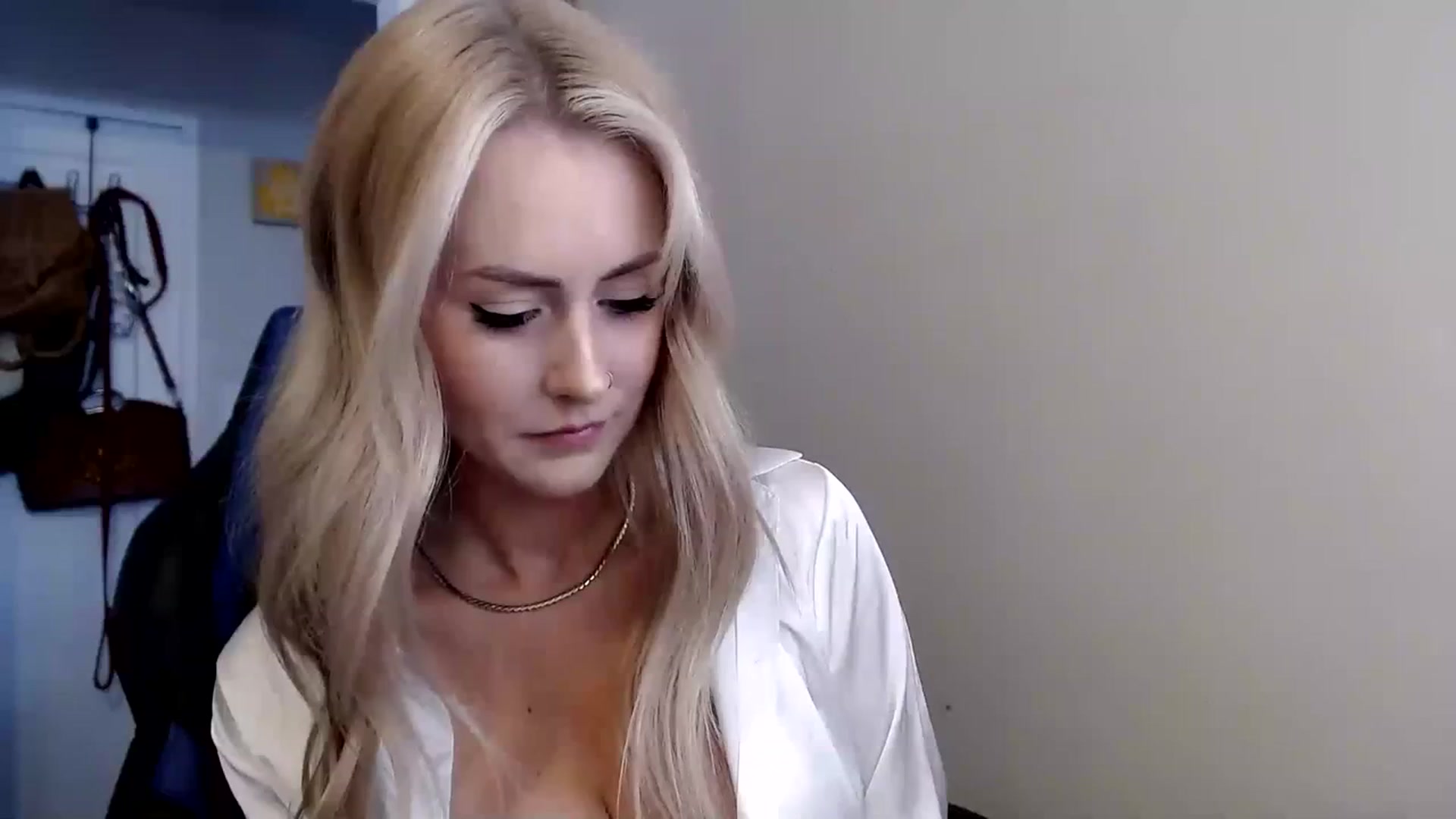 Gallery image thumbnail from babyaustyn's myfreecams stream on, 10/27/2023, 21:07 image 3 of 20