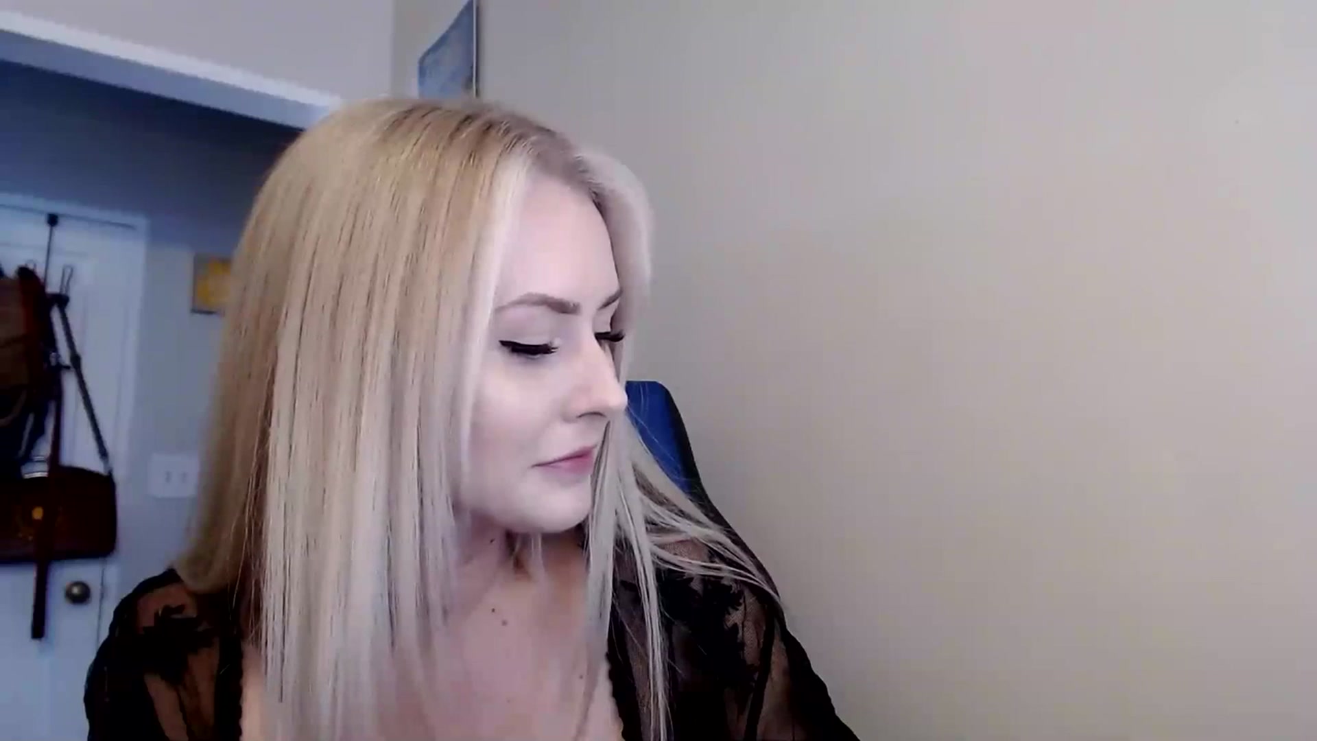 Gallery image thumbnail from babyaustyn's myfreecams stream on, 10/30/2023, 22:06 image 9 of 20