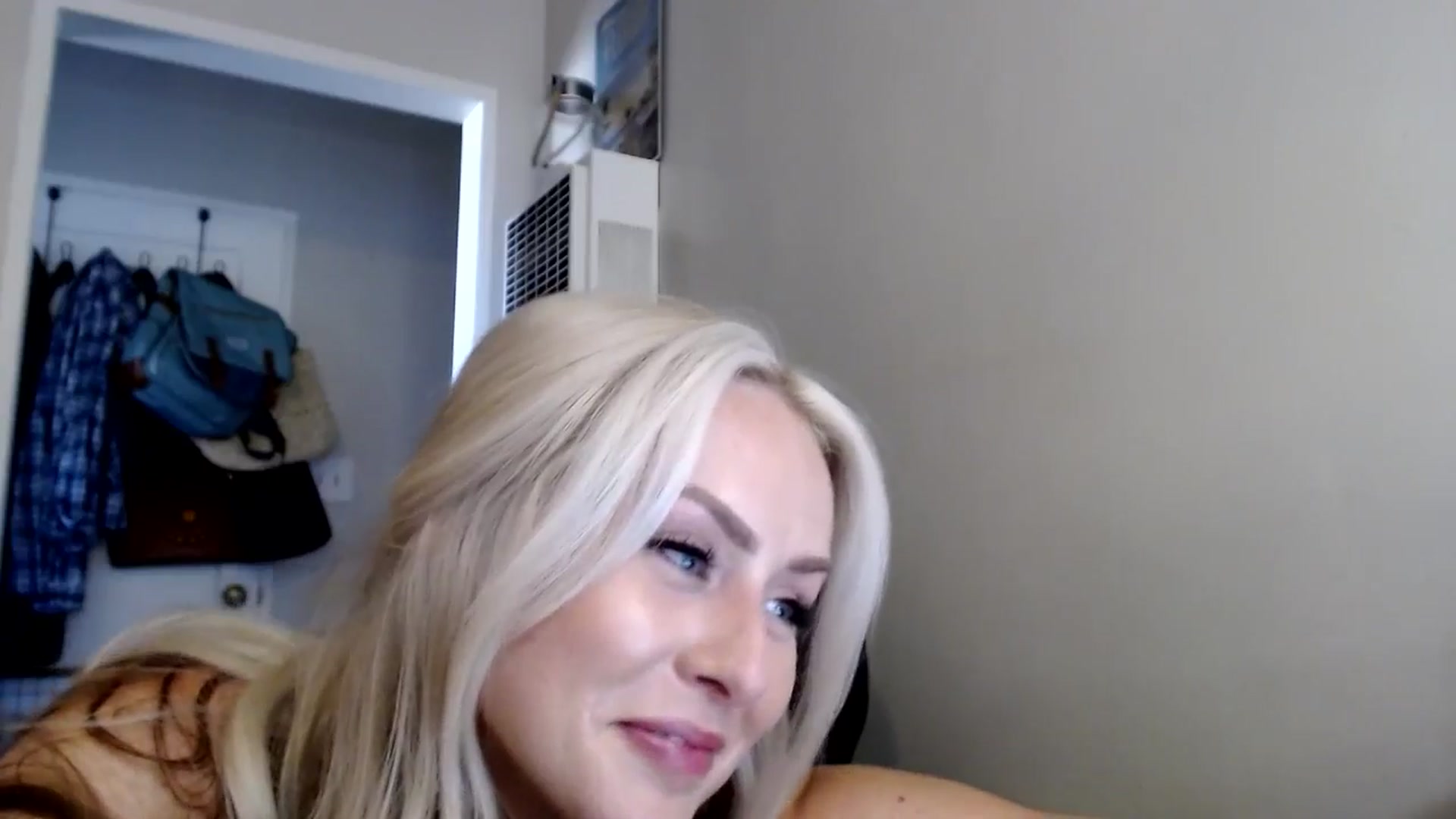 Gallery image thumbnail from babyaustyn's myfreecams stream on, 07/03/2024, 24:32 image 8 of 20