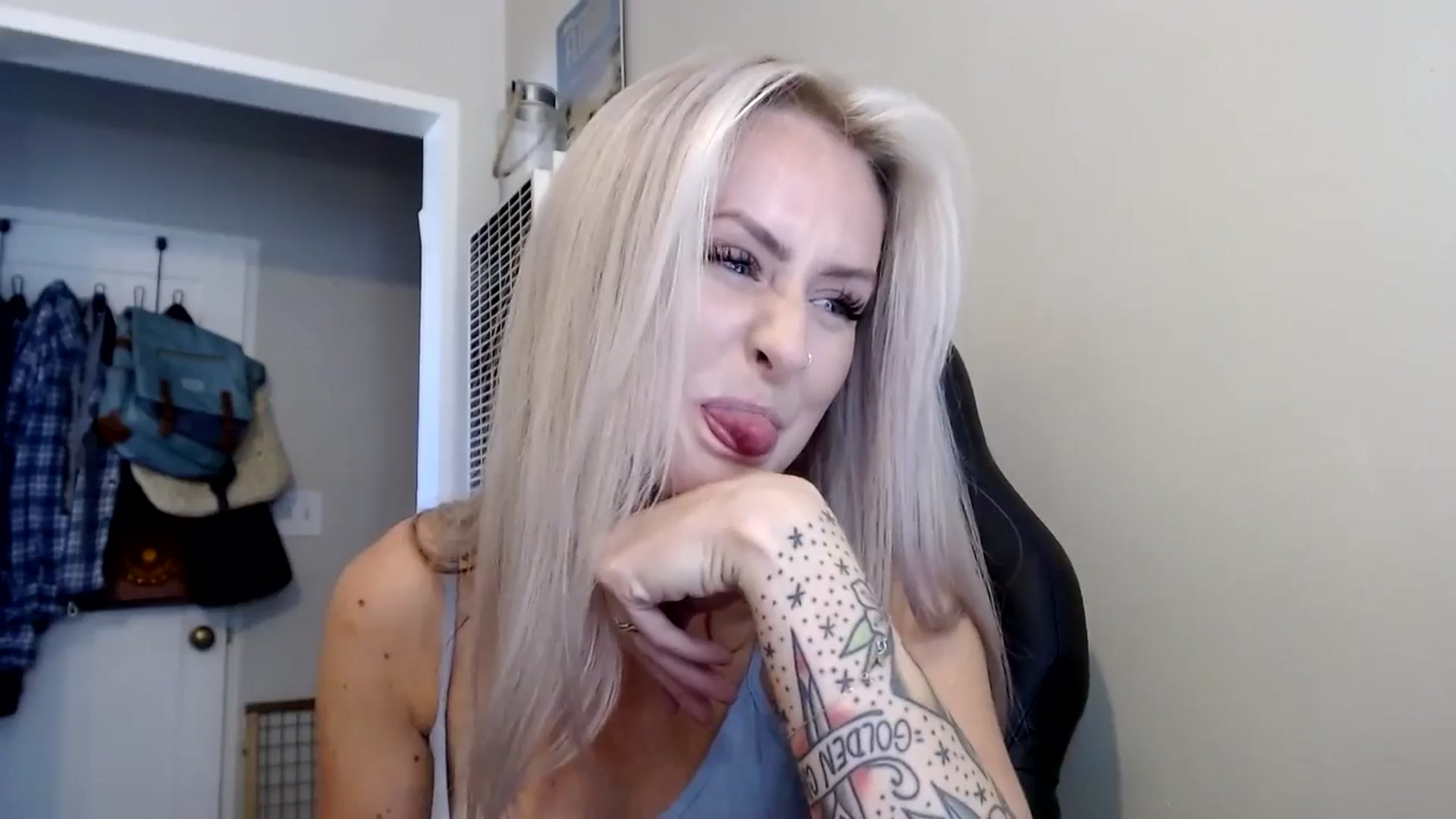 Gallery image thumbnail from babyaustyn's myfreecams stream on, 08/06/2024, 22:25 image 17 of 20