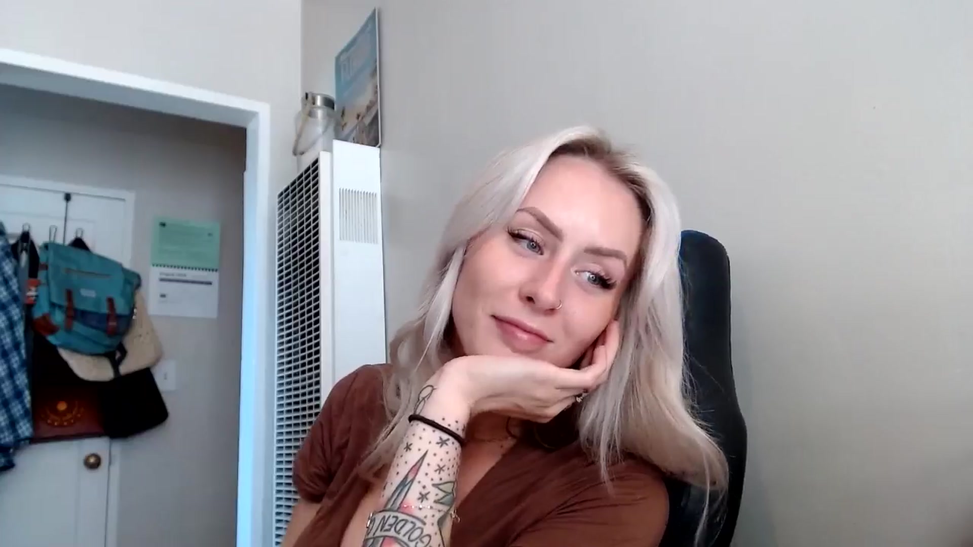 Gallery image thumbnail from babyaustyn's myfreecams stream on, 08/20/2024, 18:28 image 16 of 20