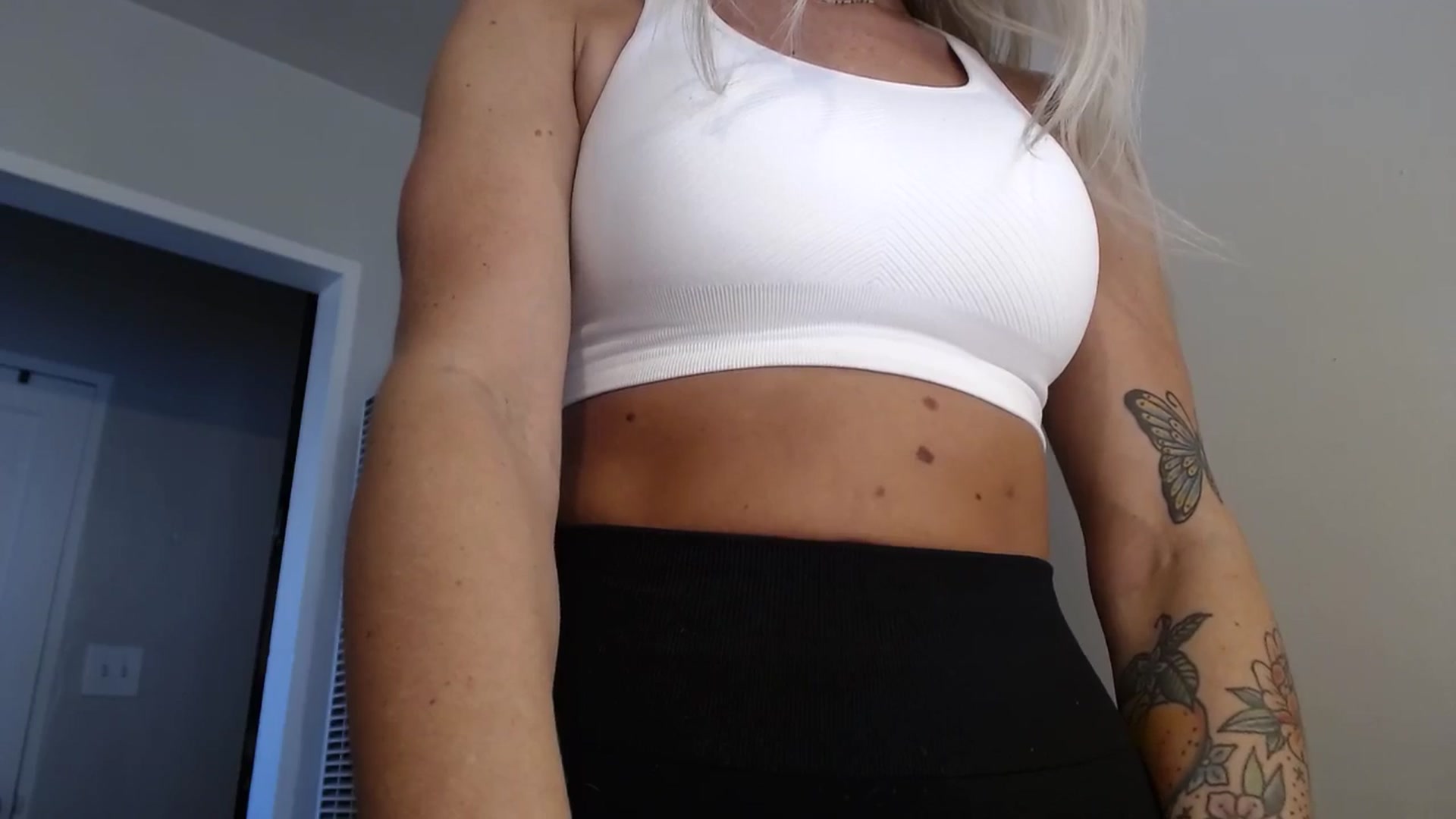 Gallery image thumbnail from babyaustyn's myfreecams stream on, 01/28/2025, 21:04 image 18 of 20