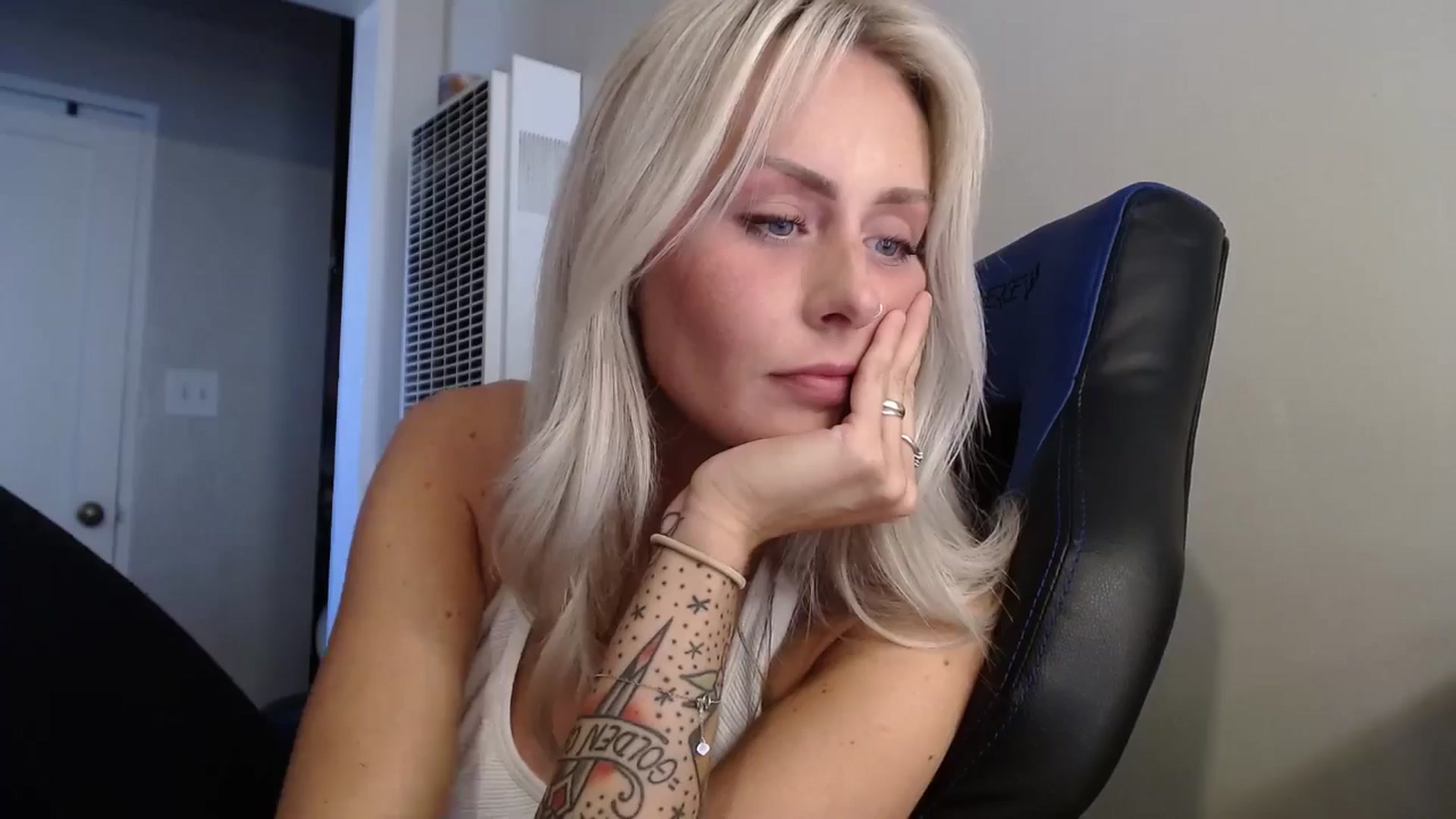 Gallery image thumbnail from babyaustyn's myfreecams stream on, 01/28/2025, 22:06 image 17 of 20