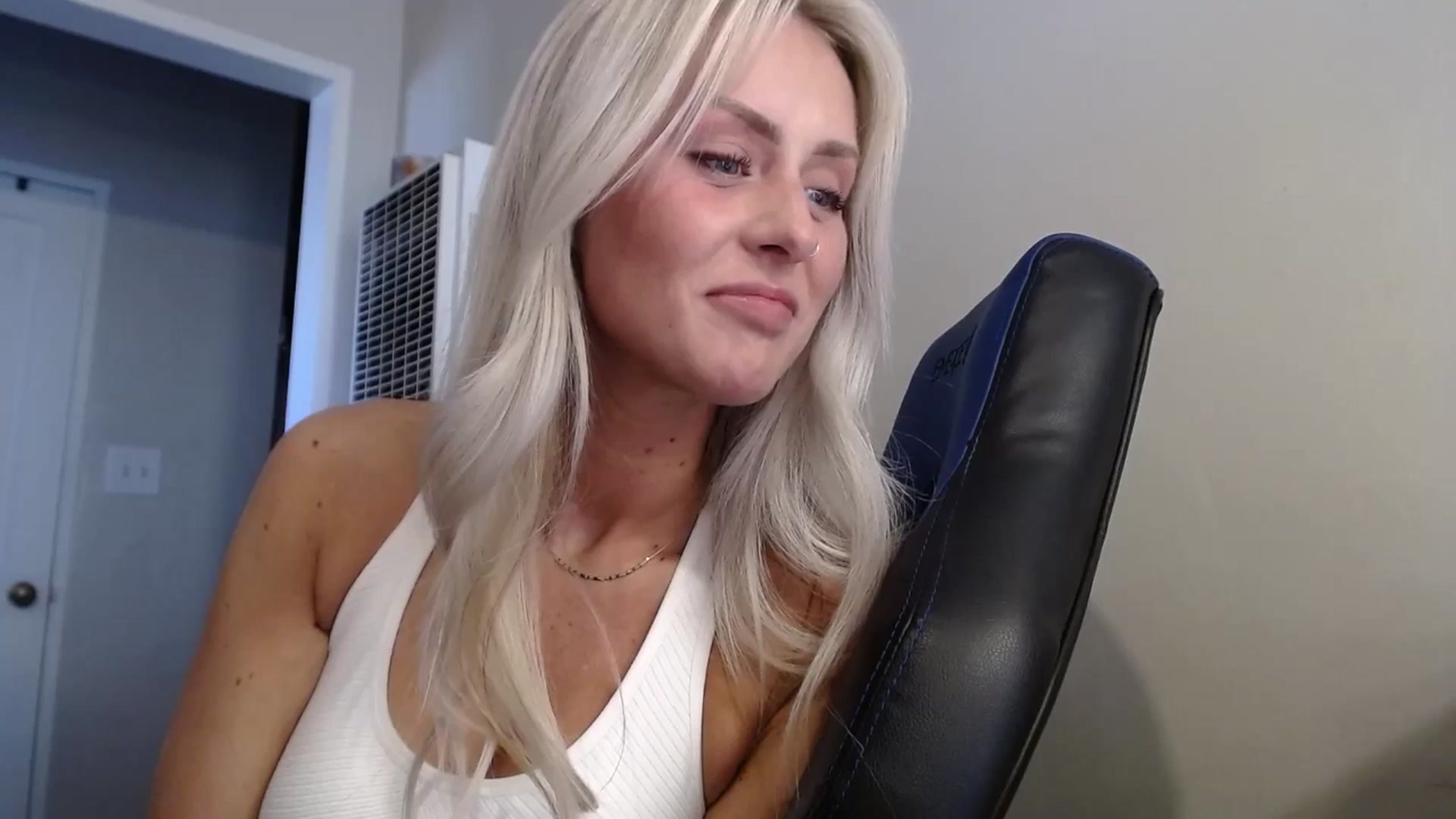 Gallery image thumbnail from babyaustyn's myfreecams stream on, 01/28/2025, 22:06 image 19 of 20