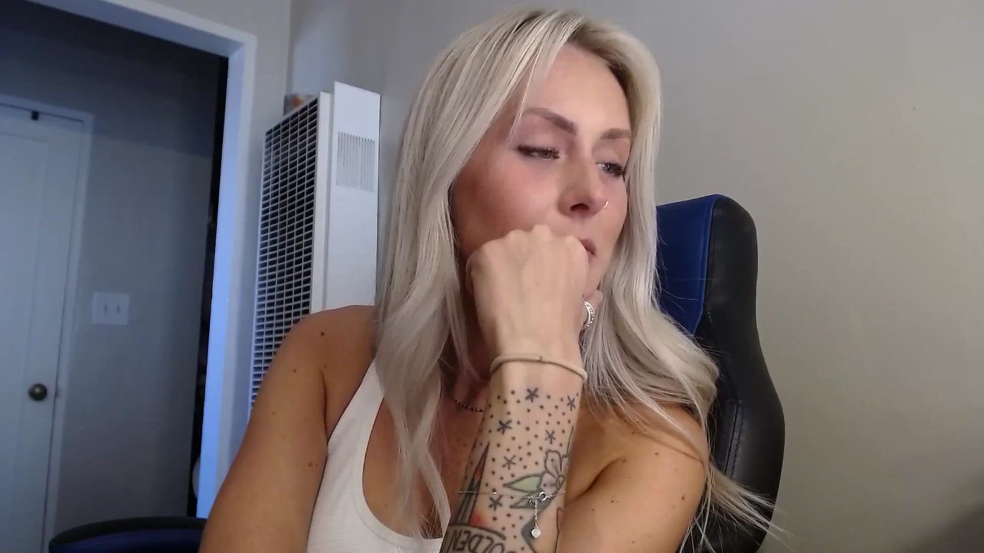 Gallery image thumbnail from babyaustyn's myfreecams stream on, 01/28/2025, 22:06 image 10 of 20