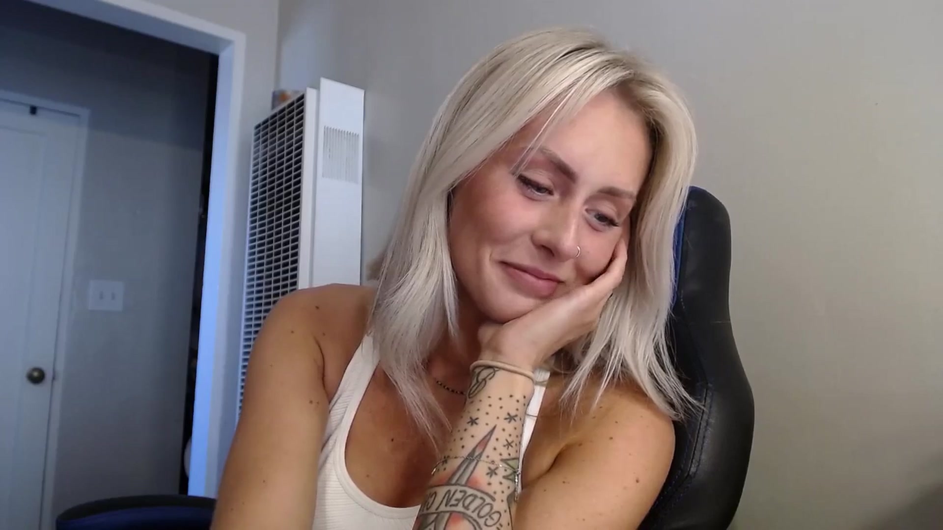 Gallery image thumbnail from babyaustyn's myfreecams stream on, 01/28/2025, 22:06 image 8 of 20