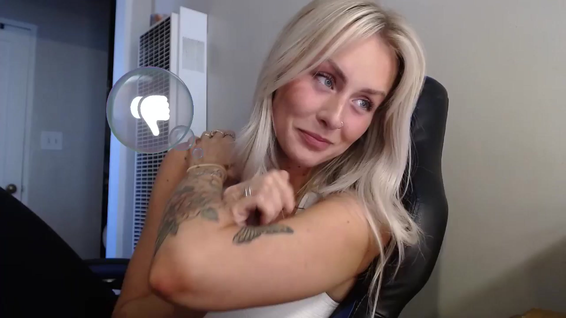 Gallery image thumbnail from babyaustyn's myfreecams stream on, 01/28/2025, 22:06 image 16 of 20