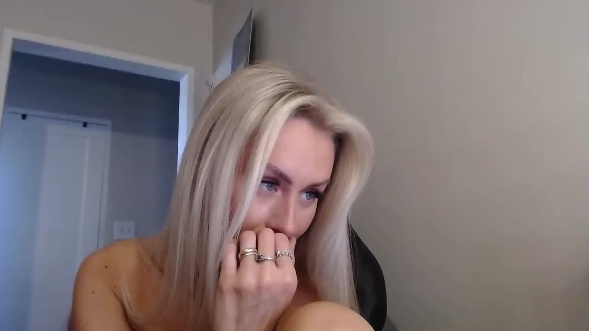 Gallery image thumbnail from babyaustyn's myfreecams stream on, 02/14/2025, 23:40 image 8 of 20