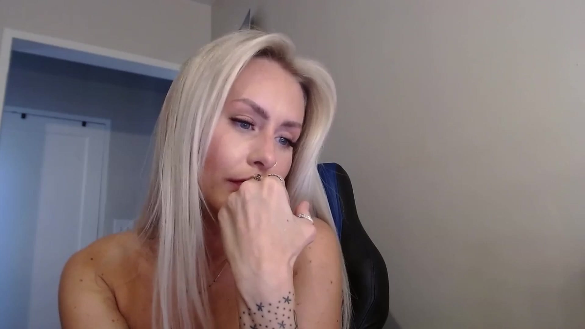 Gallery image thumbnail from babyaustyn's myfreecams stream on, 02/14/2025, 23:40 image 11 of 20