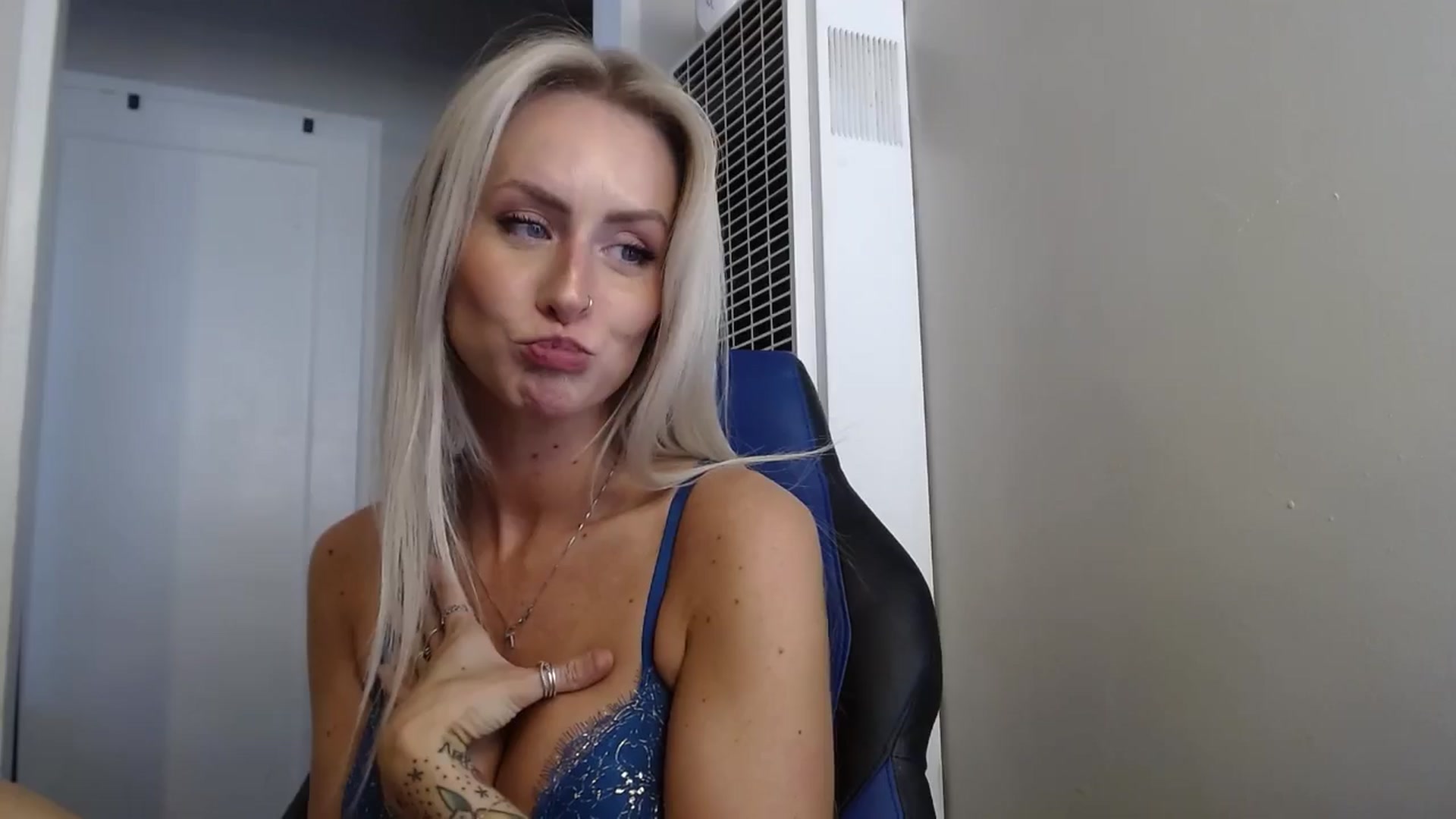 Gallery image thumbnail from babyaustyn's myfreecams stream on, 03/11/2025, 22:41 image 12 of 20