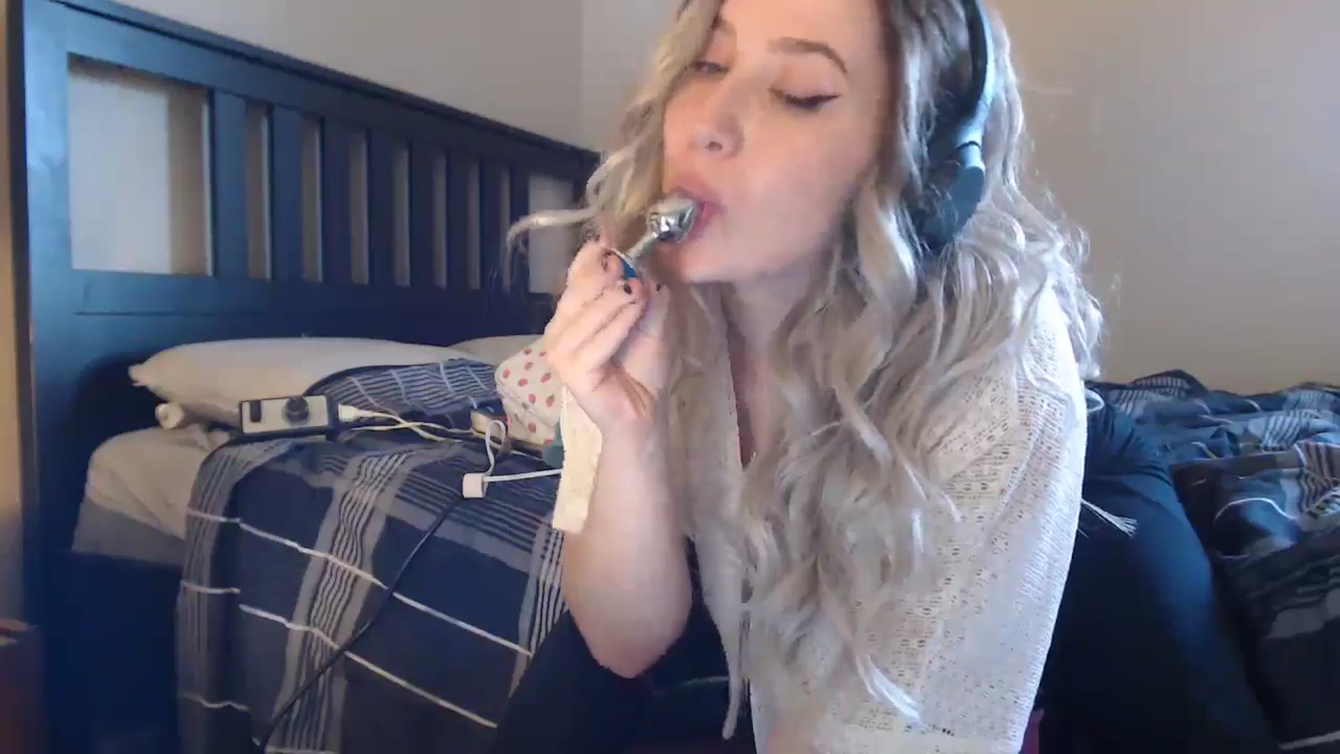 Gallery image thumbnail from babyflex's myfreecams stream on, 06/06/2024, 23:57 image 6 of 20