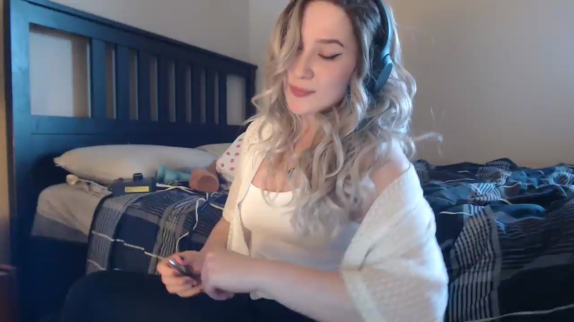 Gallery image thumbnail from babyflex's myfreecams stream on, 06/06/2024, 23:57 image 10 of 20
