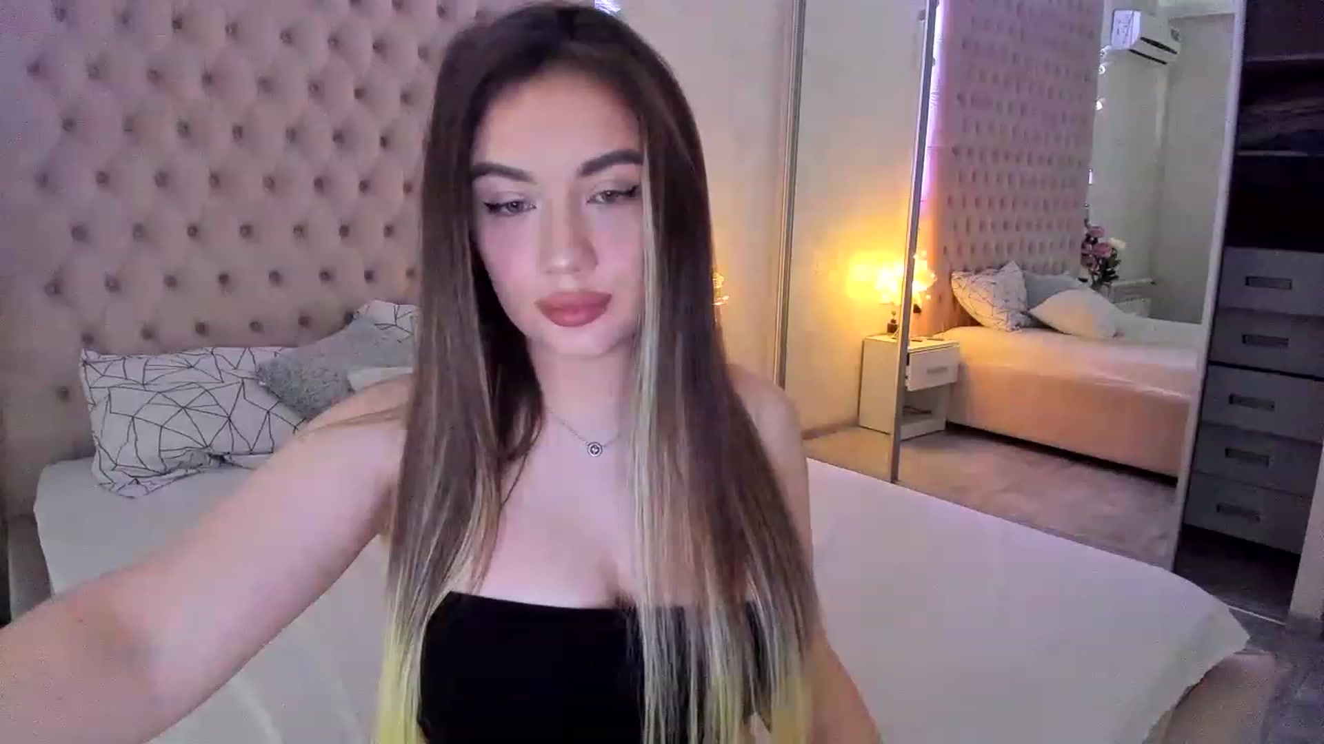 Gallery image thumbnail from babygirl____'s myfreecams stream on, 12/04/2022, 18:24 image 16 of 20