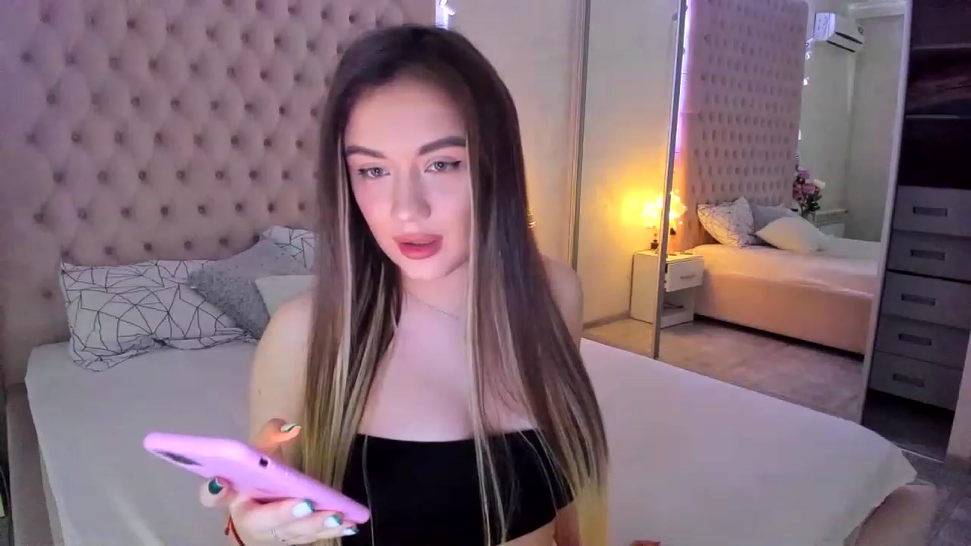 Gallery image thumbnail from babygirl____'s myfreecams stream on, 12/04/2022, 18:24 image 3 of 20