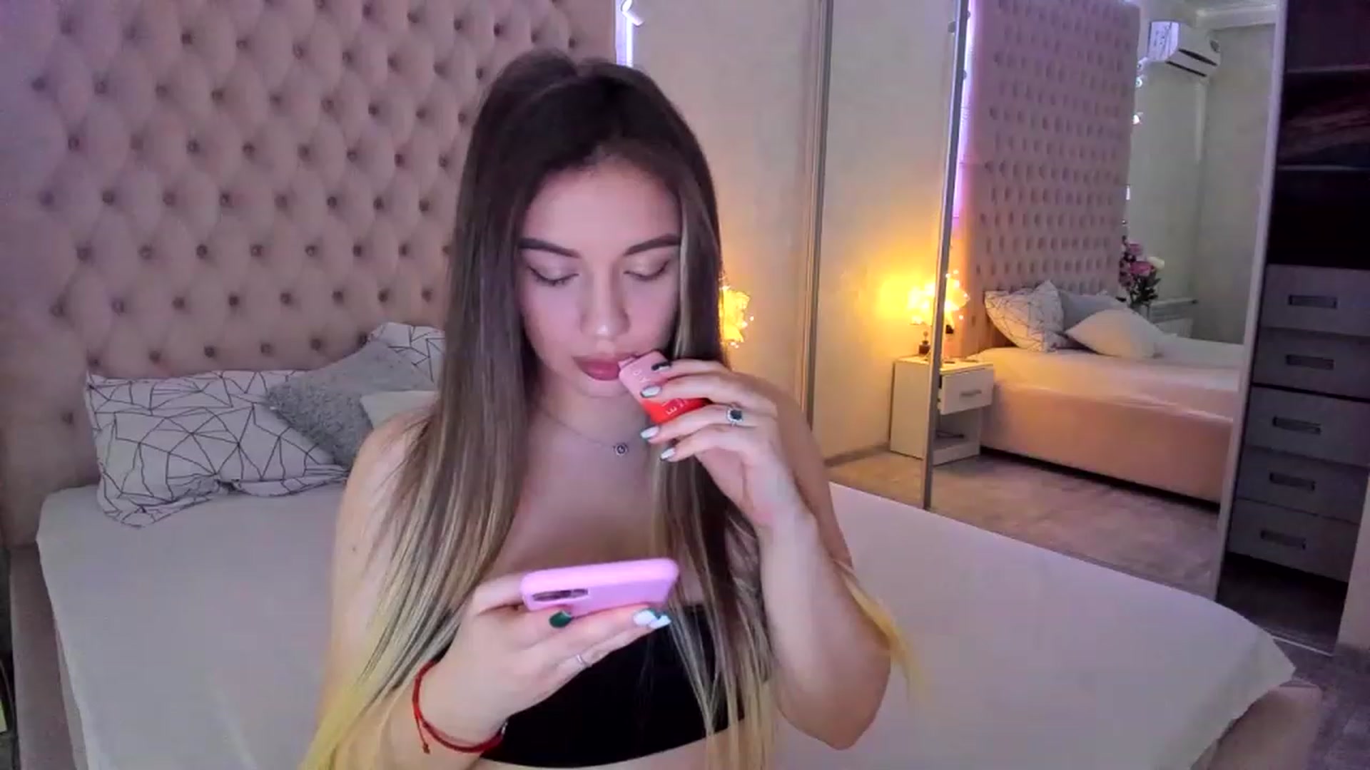 Gallery image thumbnail from babygirl____'s myfreecams stream on, 12/04/2022, 18:24 image 9 of 20
