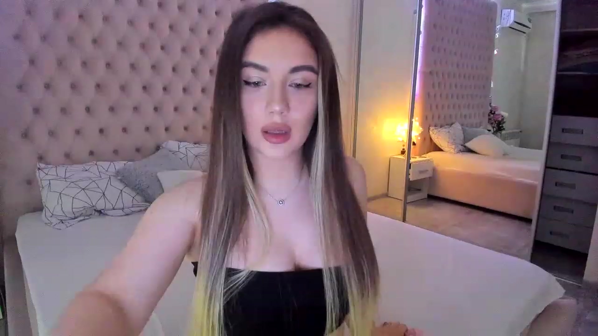 Gallery image thumbnail from babygirl____'s myfreecams stream on, 12/04/2022, 18:24 image 13 of 20