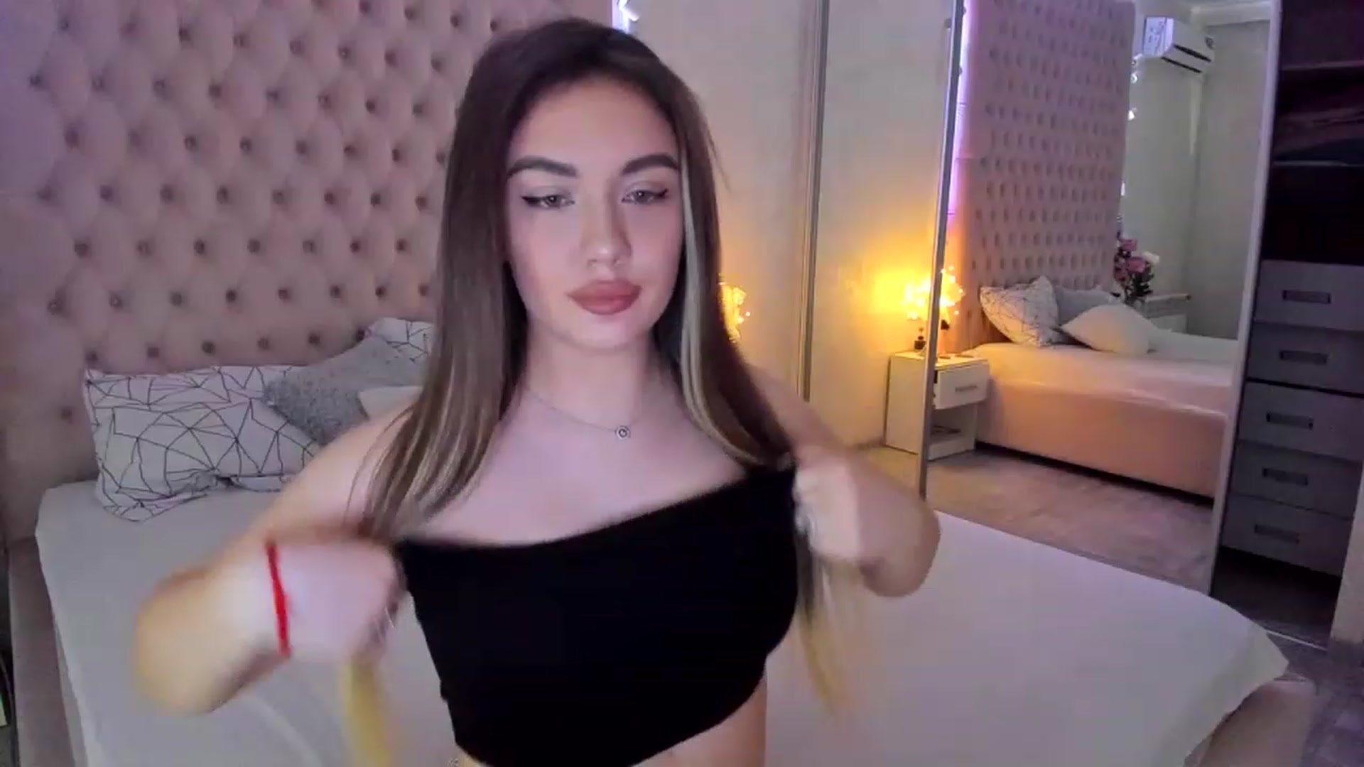 Gallery image thumbnail from babygirl____'s myfreecams stream on, 12/04/2022, 18:24 image 5 of 20