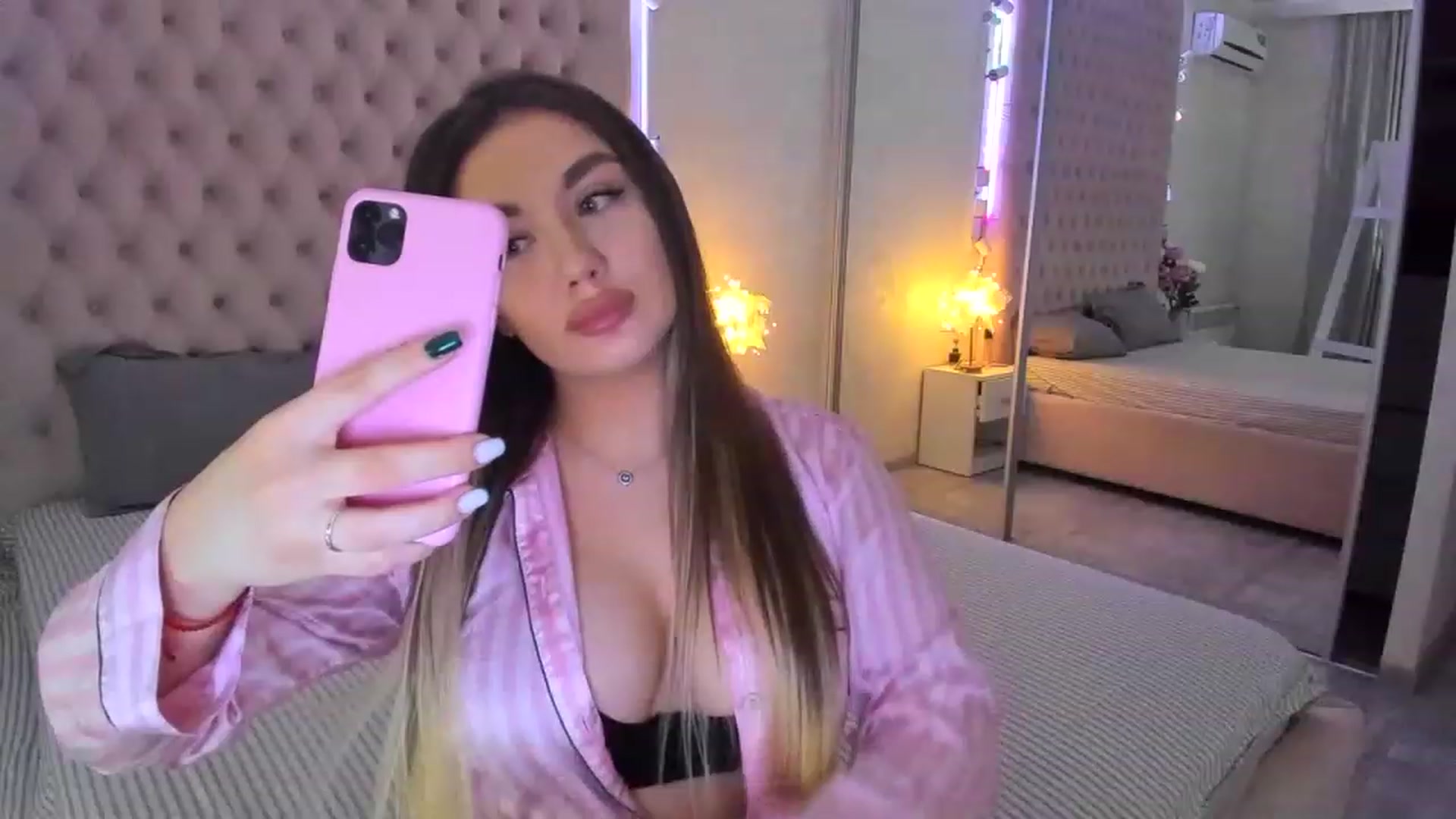 Gallery image thumbnail from babygirl____'s myfreecams stream on, 12/06/2022, 21:55 image 10 of 20