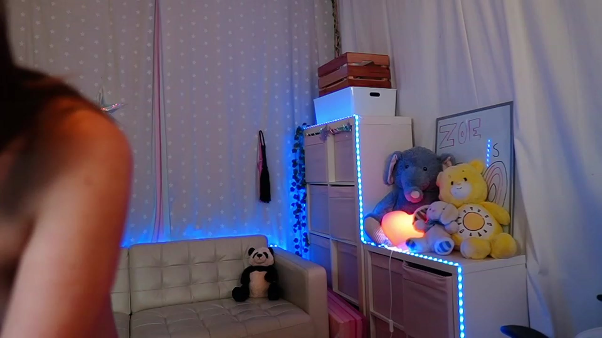Gallery image thumbnail from babygirlzoe3's myfreecams stream on, 11/21/2022, 03:52 image 20 of 20