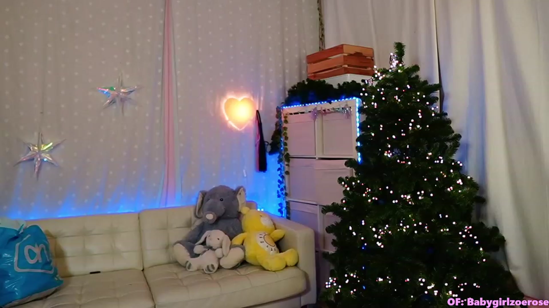 Gallery image thumbnail from babygirlzoe3's myfreecams stream on, 11/28/2022, 24:34 image 10 of 20