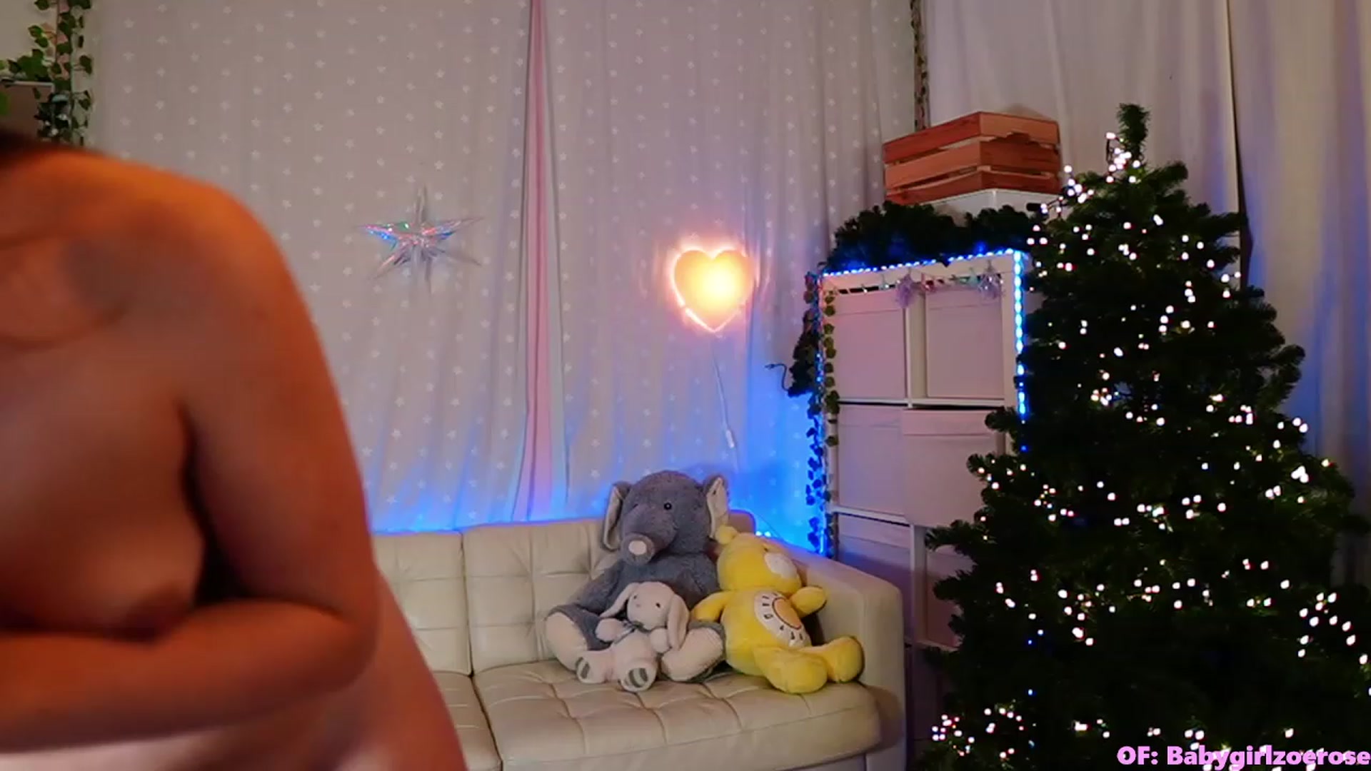 Gallery image thumbnail from babygirlzoe3's myfreecams stream on, 11/28/2022, 02:05 image 14 of 20