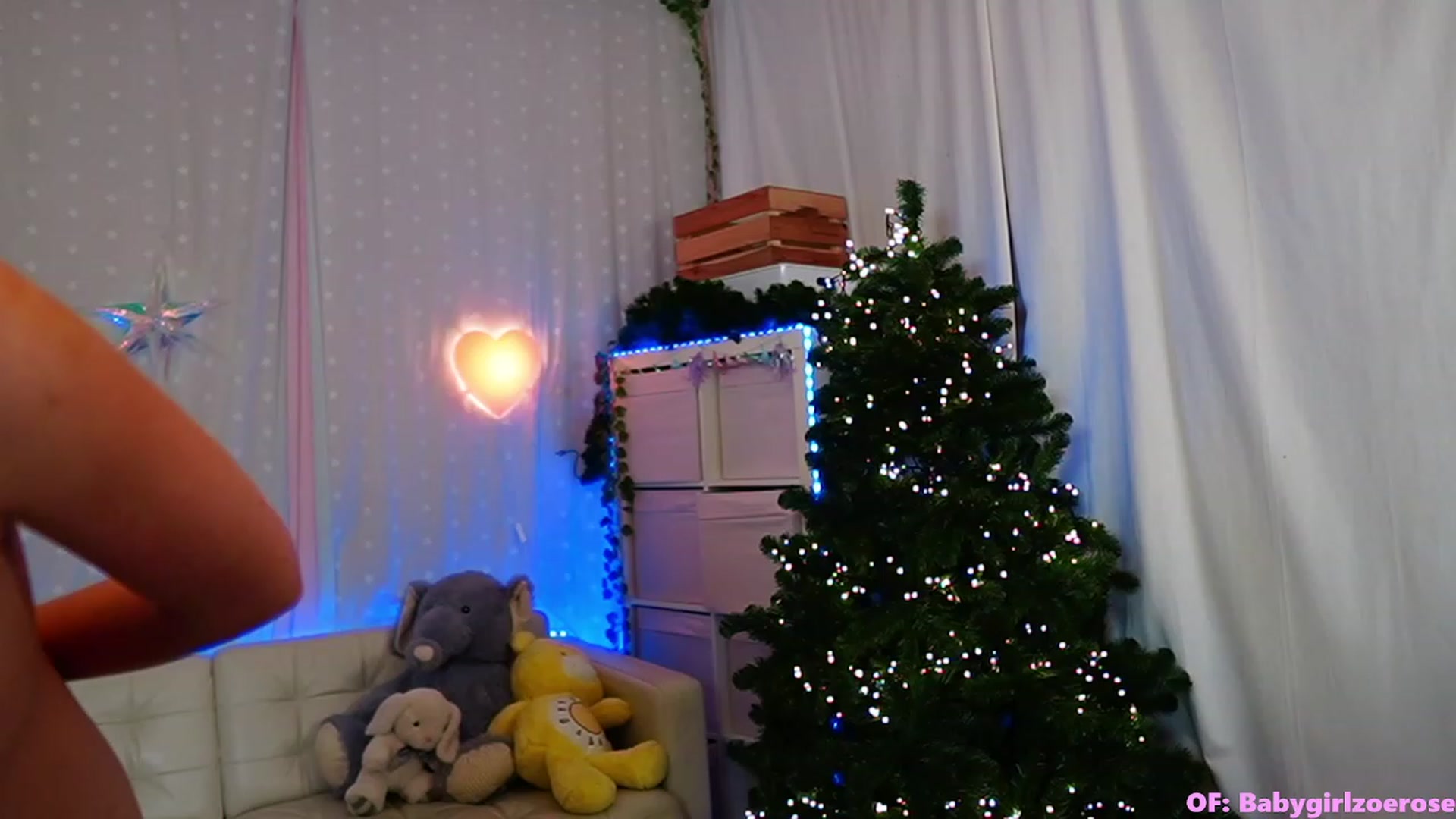 Gallery image thumbnail from babygirlzoe3's myfreecams stream on, 11/28/2022, 03:51 image 5 of 20